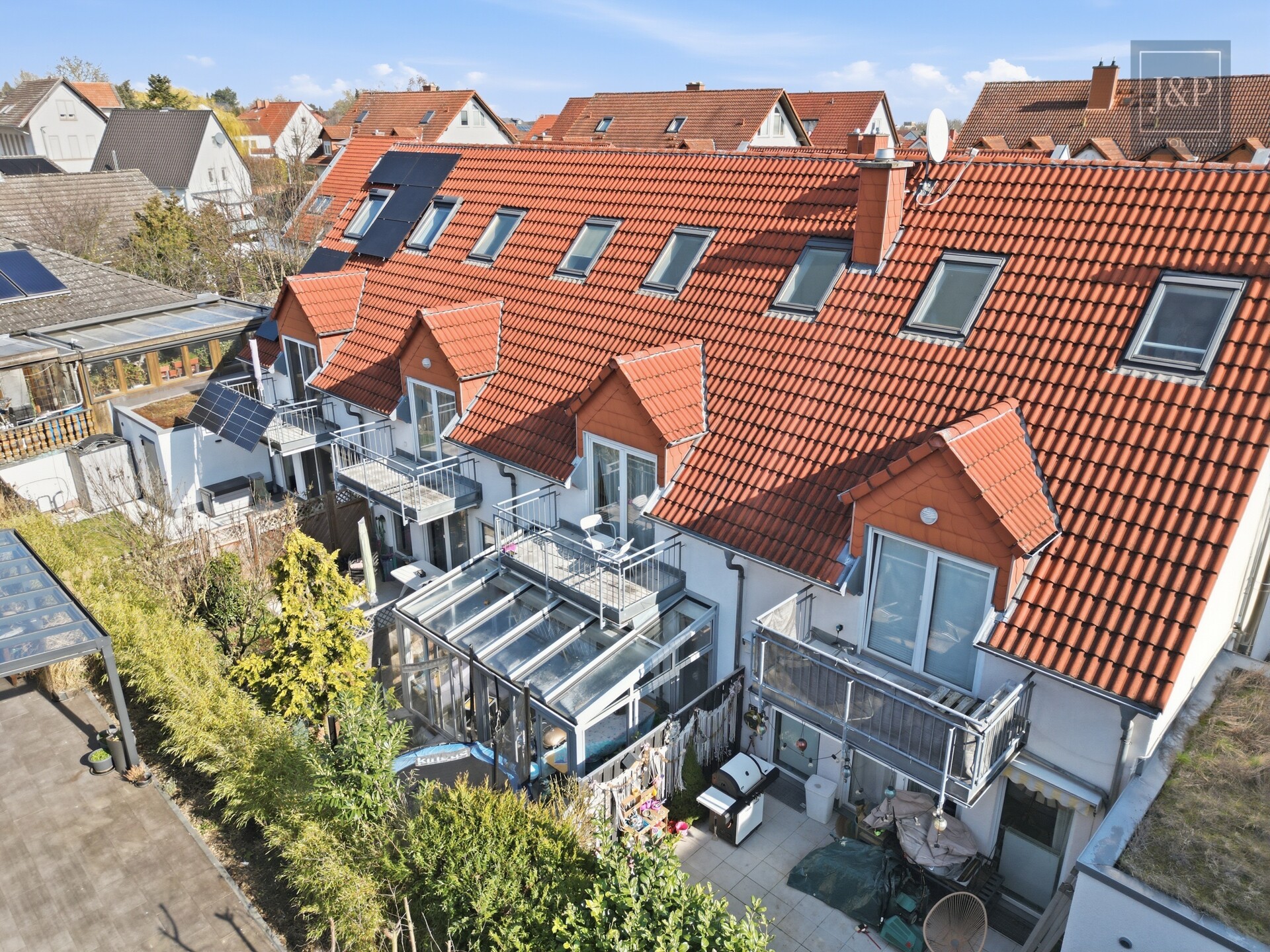 Familienfreundliches Reihenhaus mit Wintergarten & Balkon in ruhiger Anliegerstraße - Ansicht Rückseite