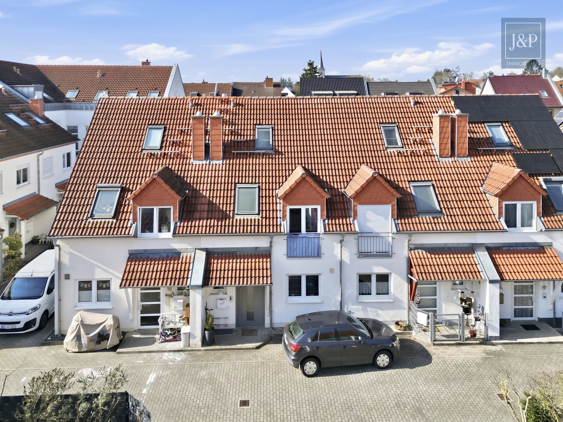 Familienfreundliches Reihenhaus mit Wintergarten & Balkon in ruhiger Anliegerstraße - Stellplatz