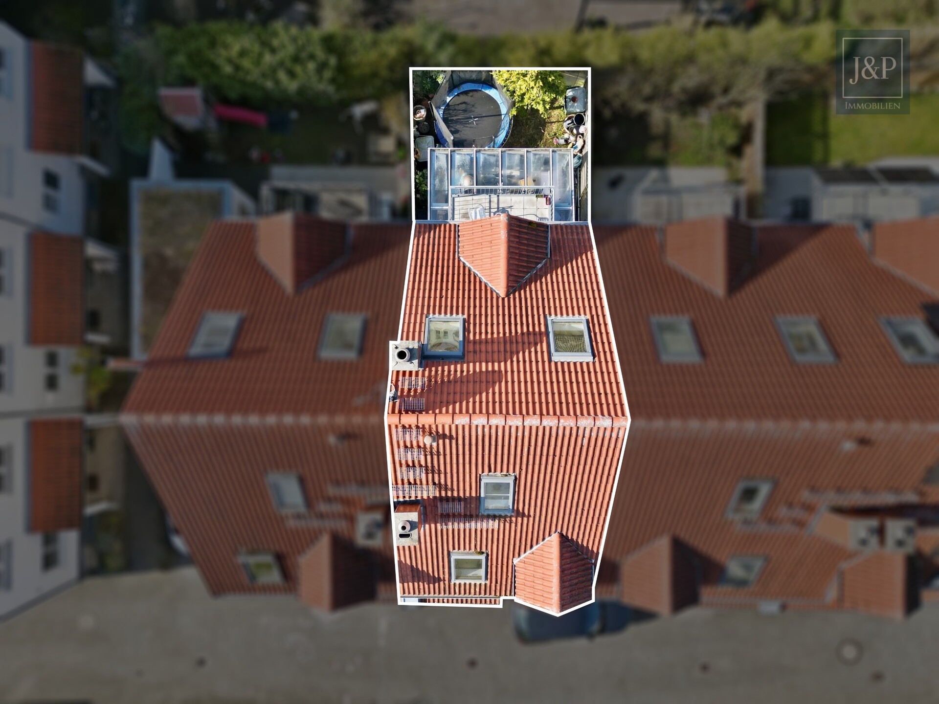 Familienfreundliches Reihenhaus mit Wintergarten & Balkon in ruhiger Anliegerstraße - Draufsicht