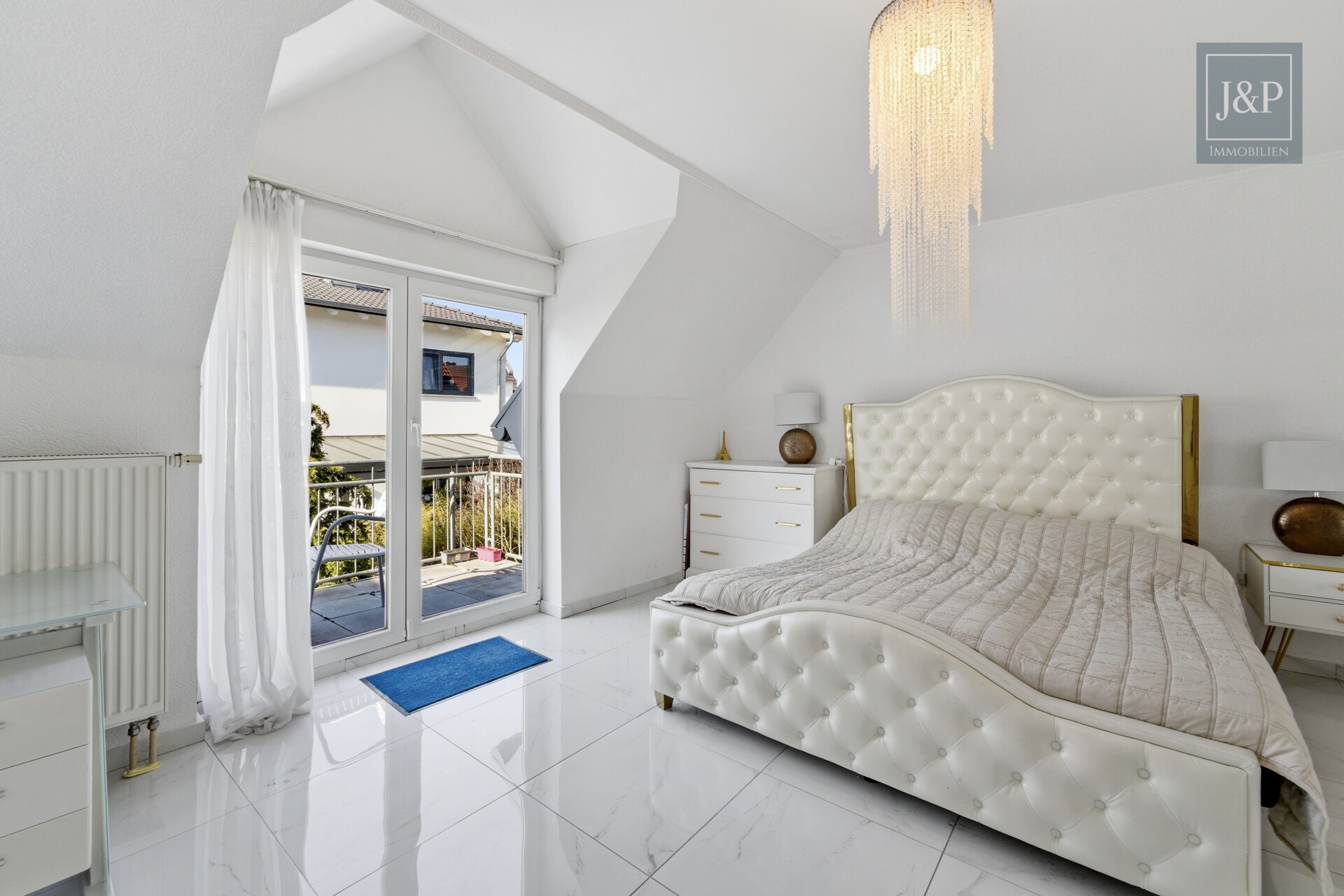 Familienfreundliches Reihenhaus mit Wintergarten & Balkon in ruhiger Anliegerstraße - Schlafzimmer 1