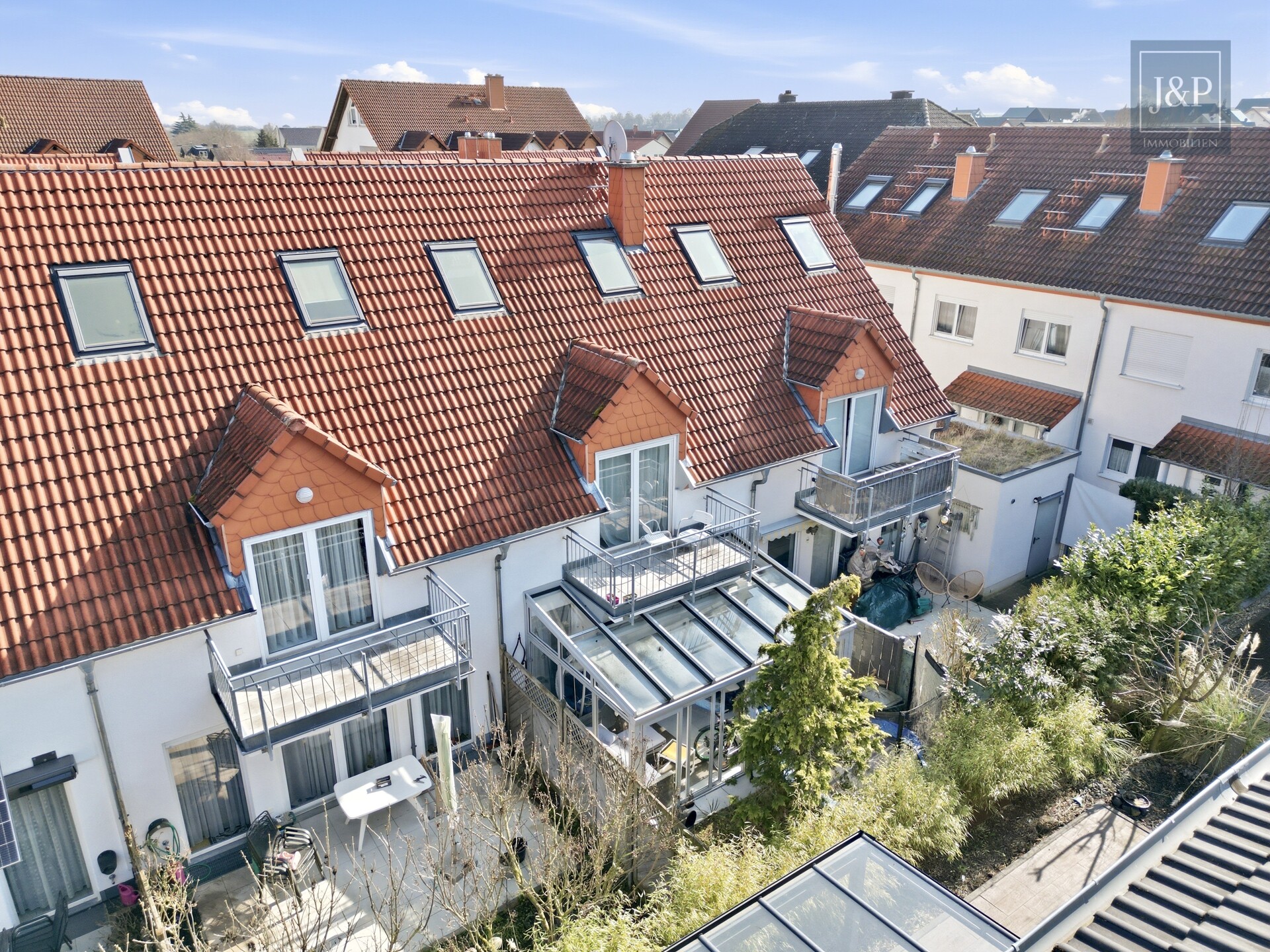 Familienfreundliches Reihenhaus mit Wintergarten & Balkon in ruhiger Anliegerstraße - Ansicht Rückseite