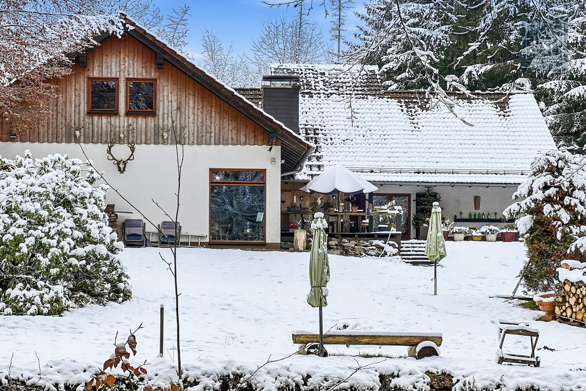 Einzigartiges Jagdhaus mit großem Waldgrundstück - Hausansicht
