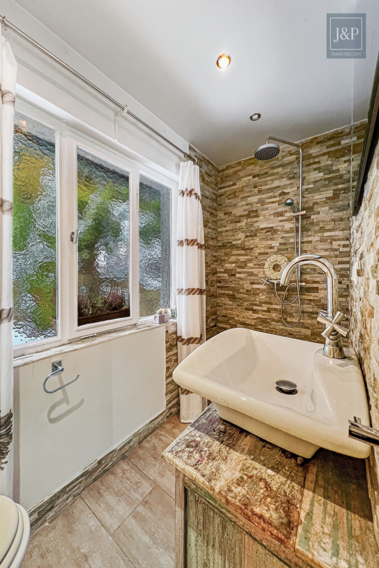 Einzigartiges Jagdhaus mit großem Waldgrundstück - Bad EG