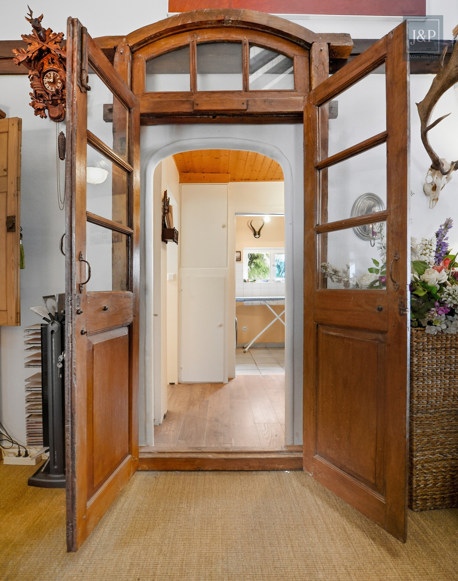 Einzigartiges Jagdhaus mit großem Waldgrundstück - Durchgang