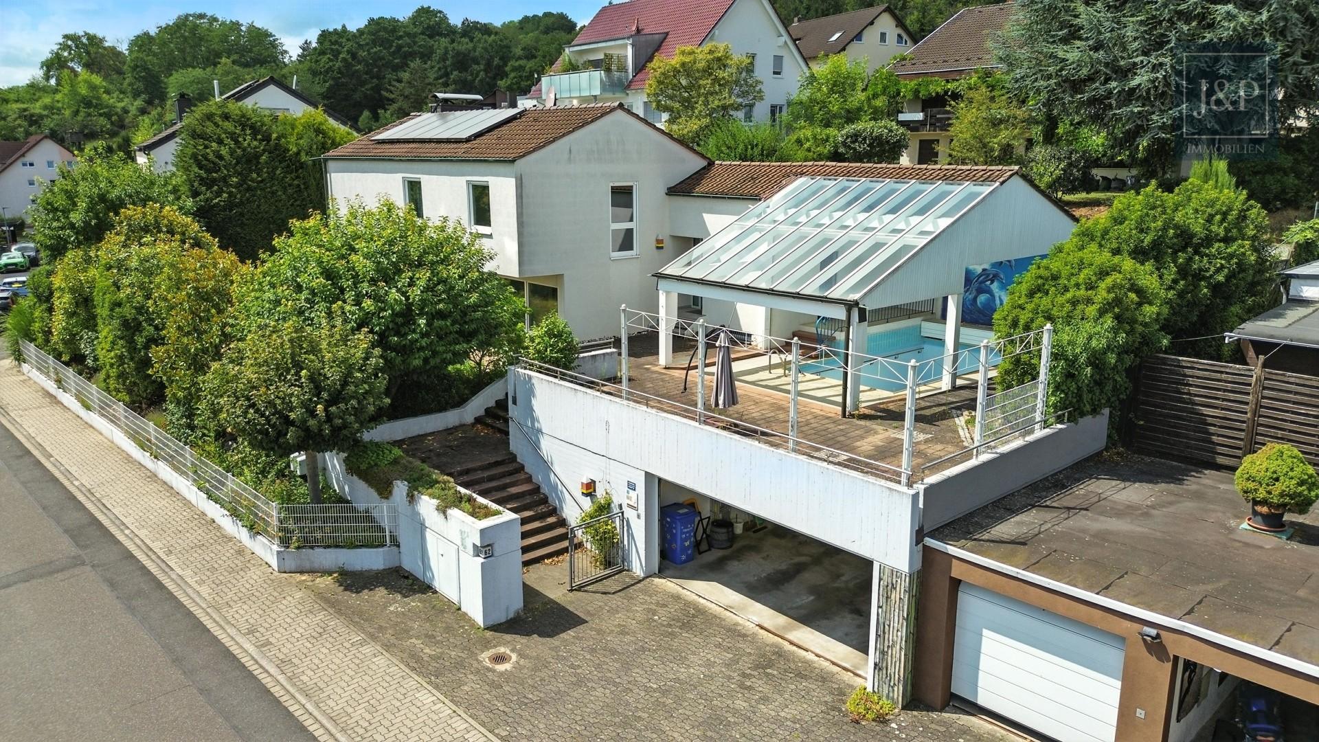 Wohnen in Top-Lage von Goldbach mit großem Grundstück! – Besonderes Wohnerlebnis im Architektenhaus - Titelbild