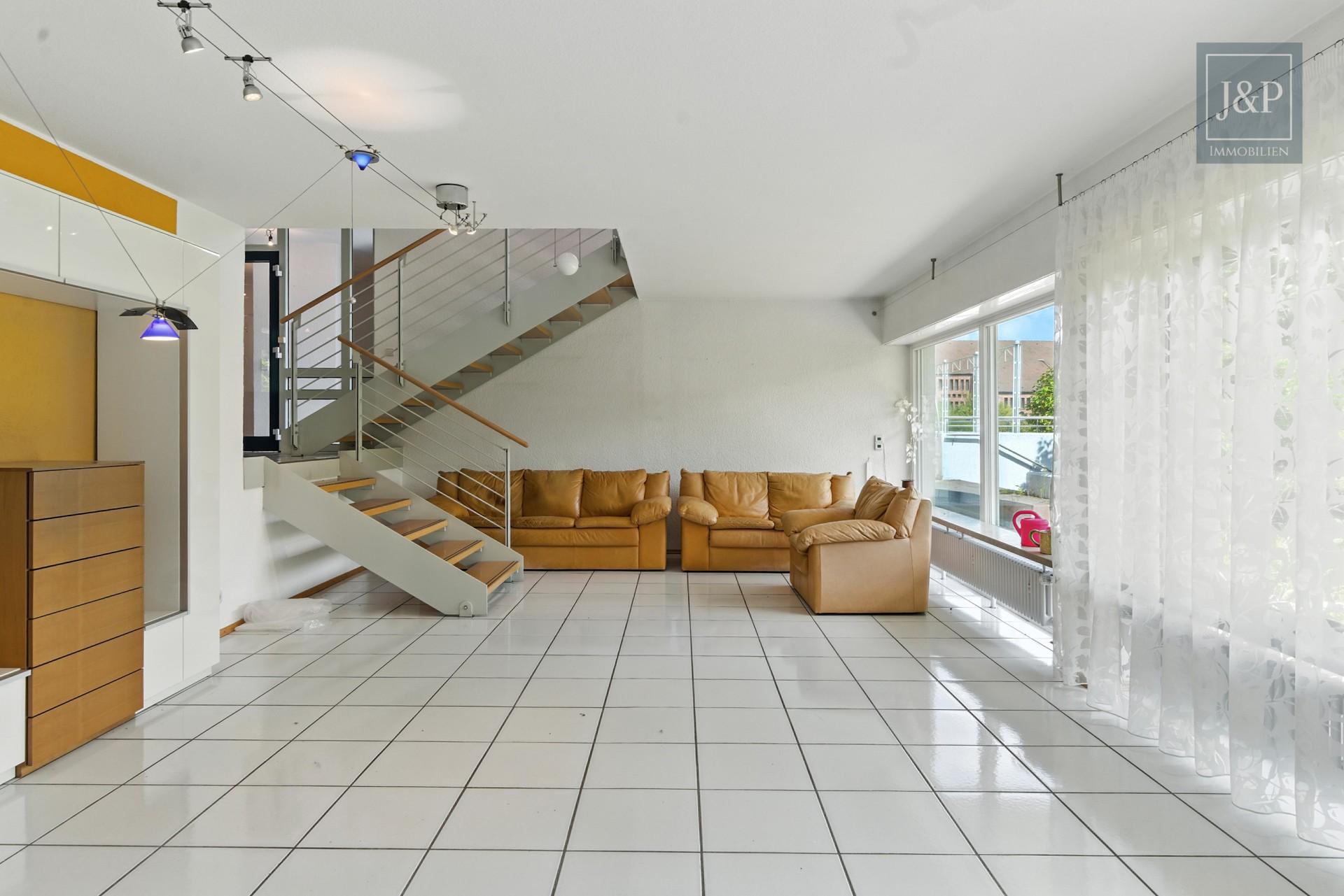 Wohnen in Top-Lage von Goldbach mit großem Grundstück! – Besonderes Wohnerlebnis im Architektenhaus - Wohnbereich