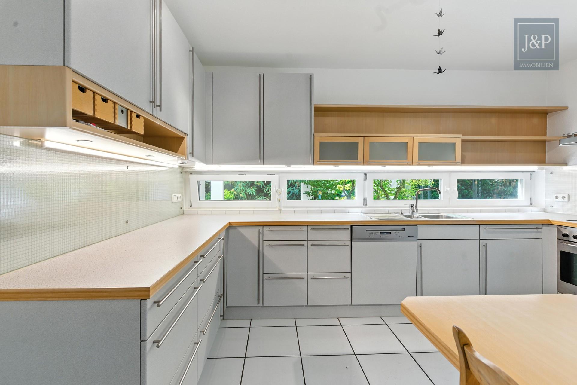 Wohnen in Top-Lage von Goldbach mit großem Grundstück! – Besonderes Wohnerlebnis im Architektenhaus - EG Küche