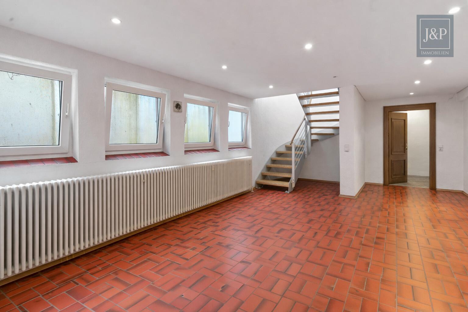 Wohnen in Top-Lage von Goldbach mit großem Grundstück! – Besonderes Wohnerlebnis im Architektenhaus - UG Partyraum