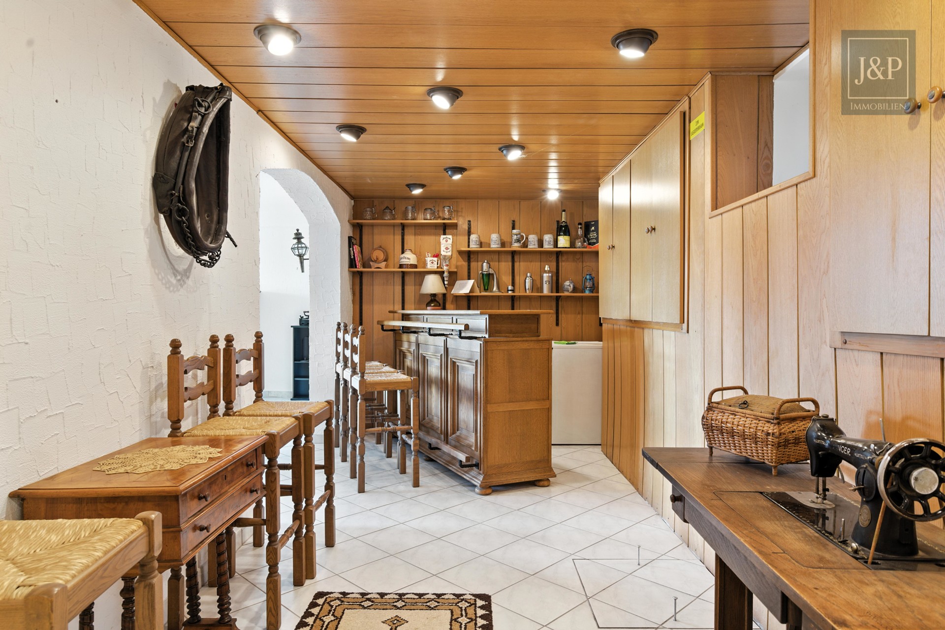 Wohnen auf einer Etage! EFH mit super Aussicht + Souterraineinheit & Ausbaureserve in Finthen - Partyraum