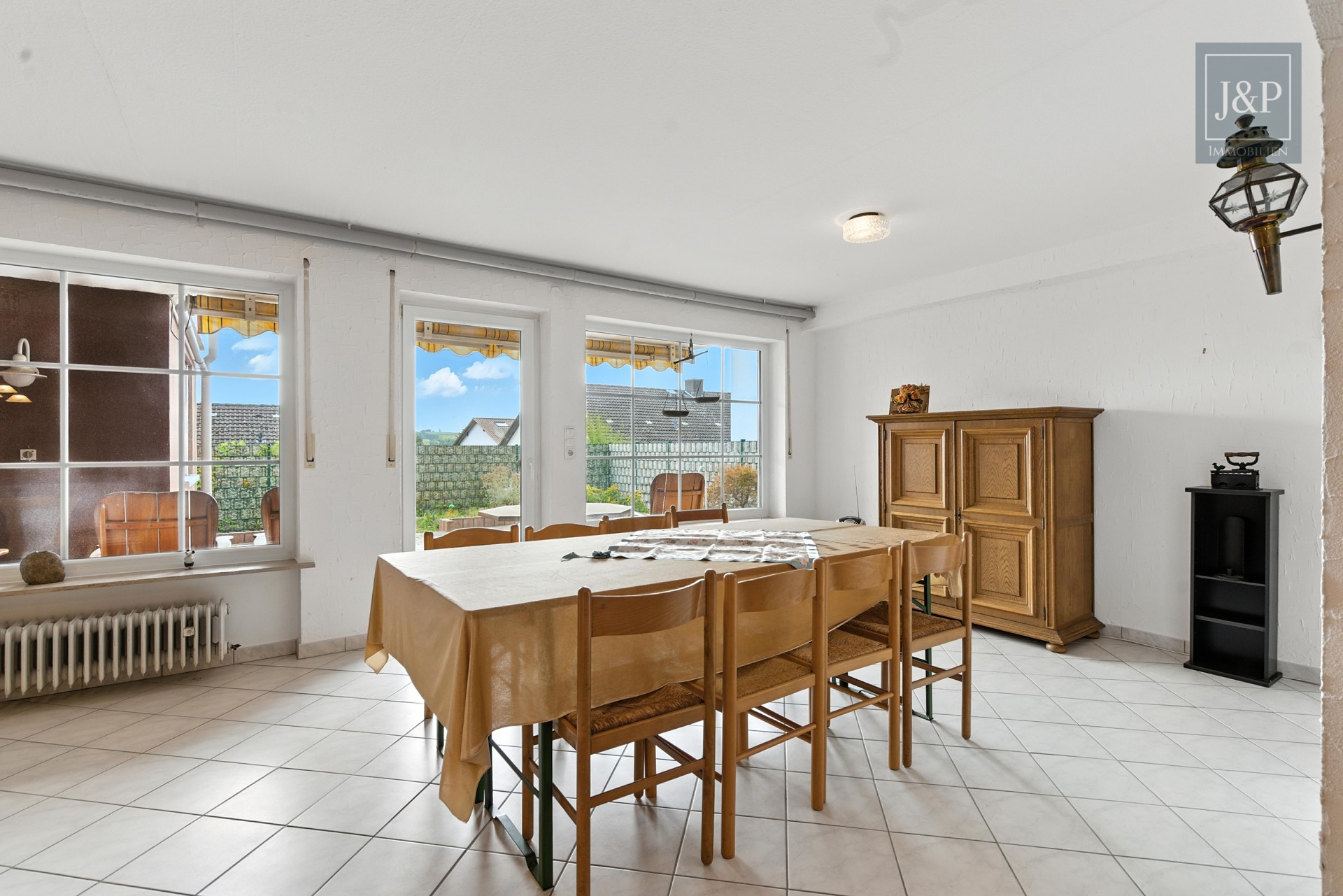 Wohnen auf einer Etage! EFH mit super Aussicht + Souterraineinheit & Ausbaureserve in Finthen - Partyraum