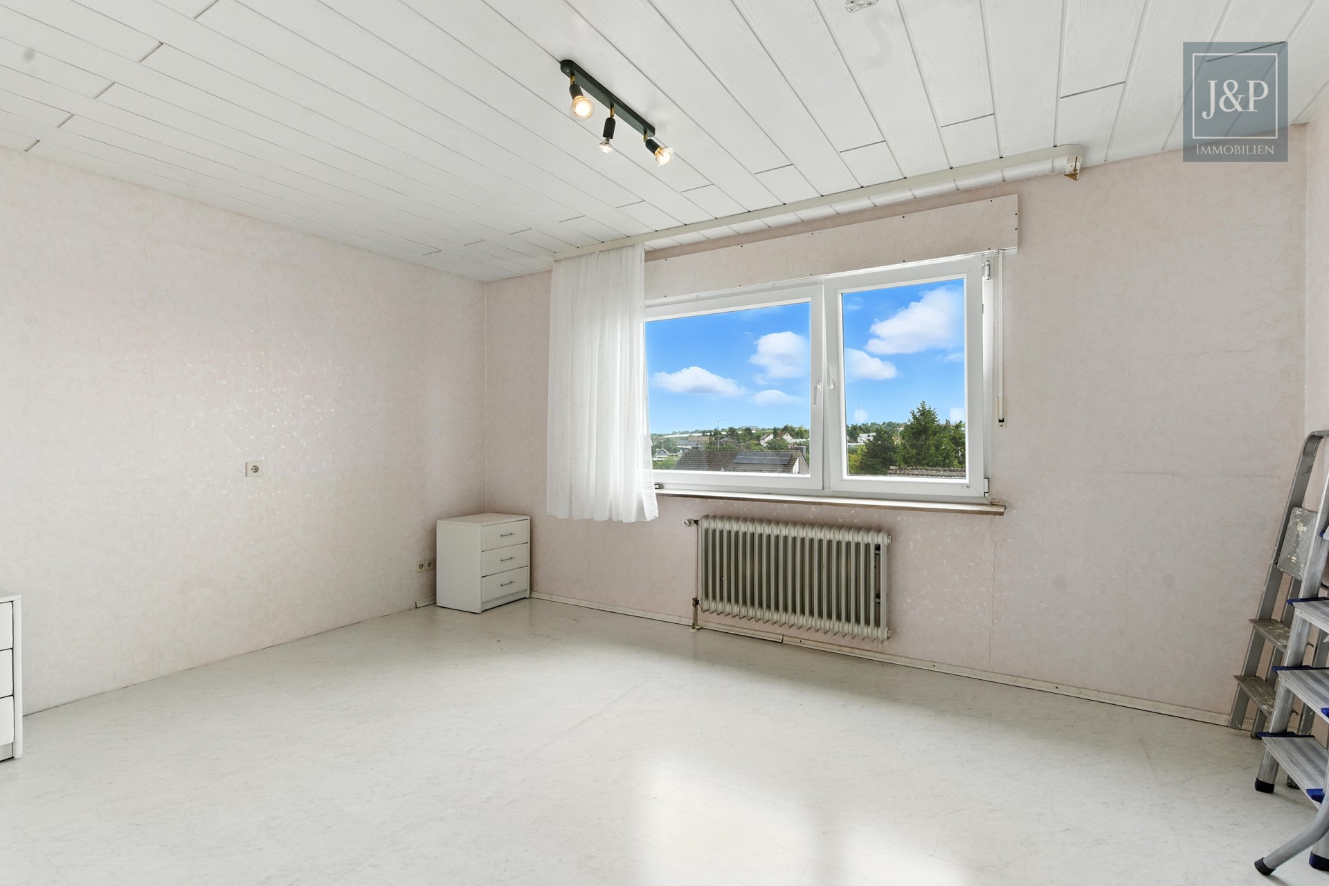 Wohnen auf einer Etage! EFH mit super Aussicht + Souterraineinheit & Ausbaureserve in Finthen - Schlafzimmer 2