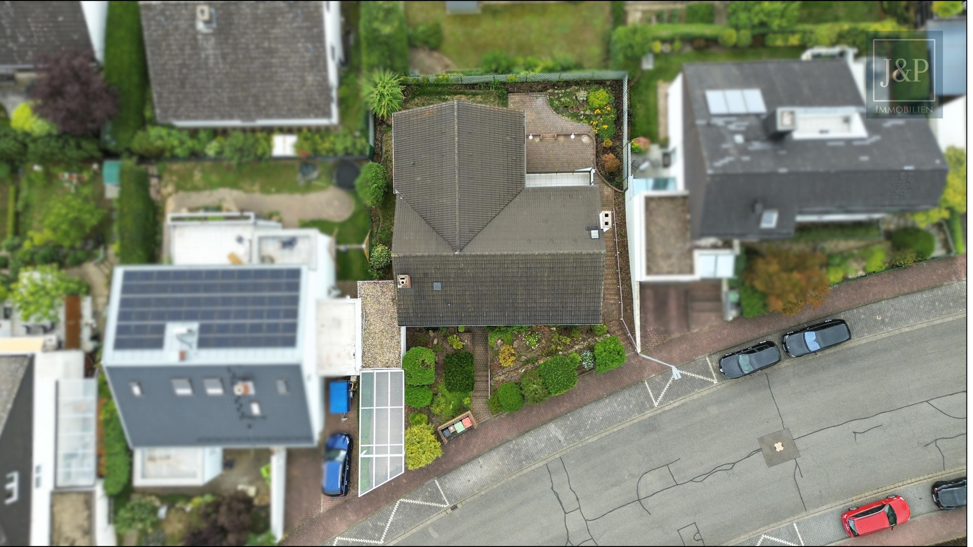 Wohnen auf einer Etage! EFH mit super Aussicht + Souterraineinheit & Ausbaureserve in Finthen - Außenansicht Oben