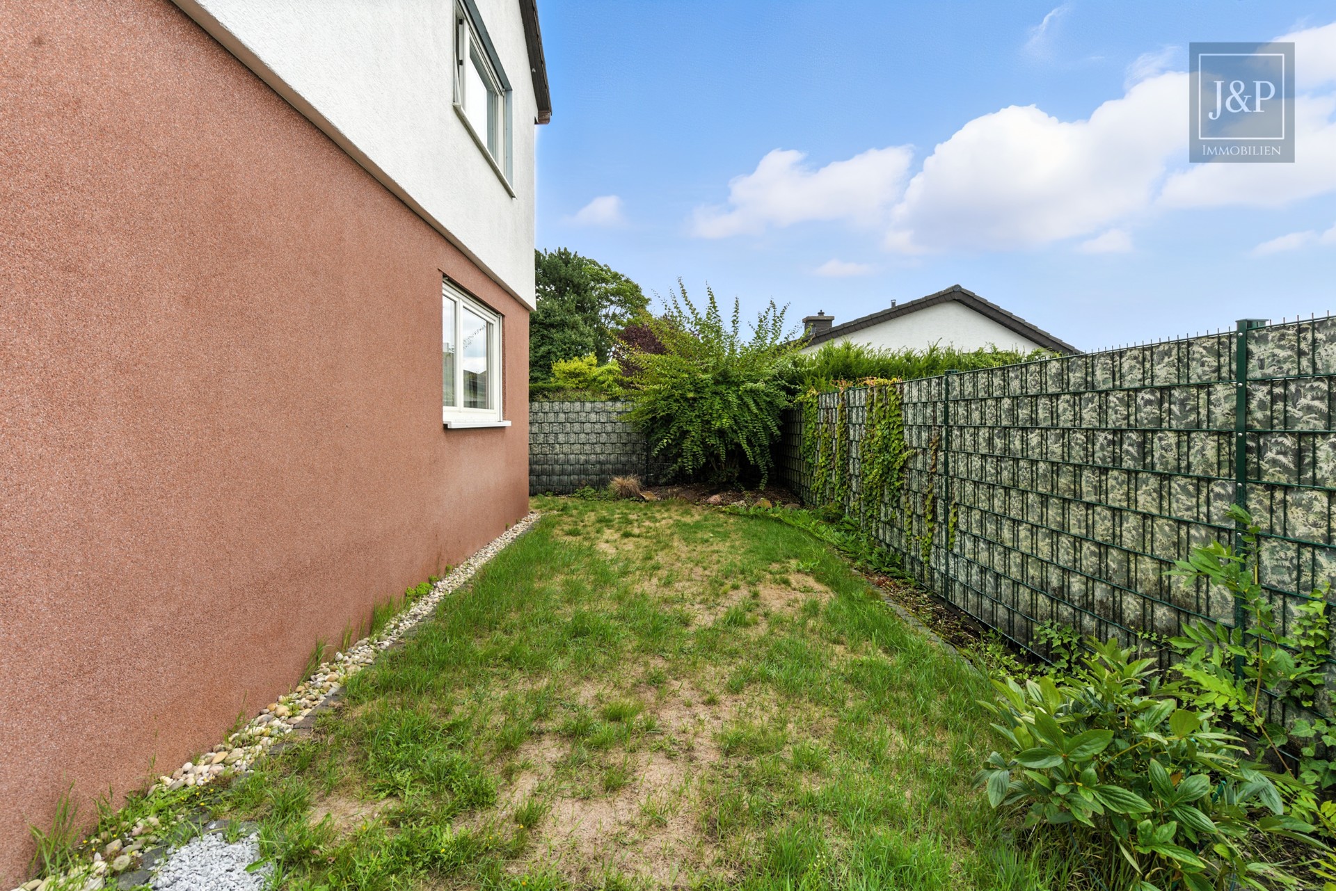 Wohnen auf einer Etage! EFH mit super Aussicht + Souterraineinheit & Ausbaureserve in Finthen - Garten