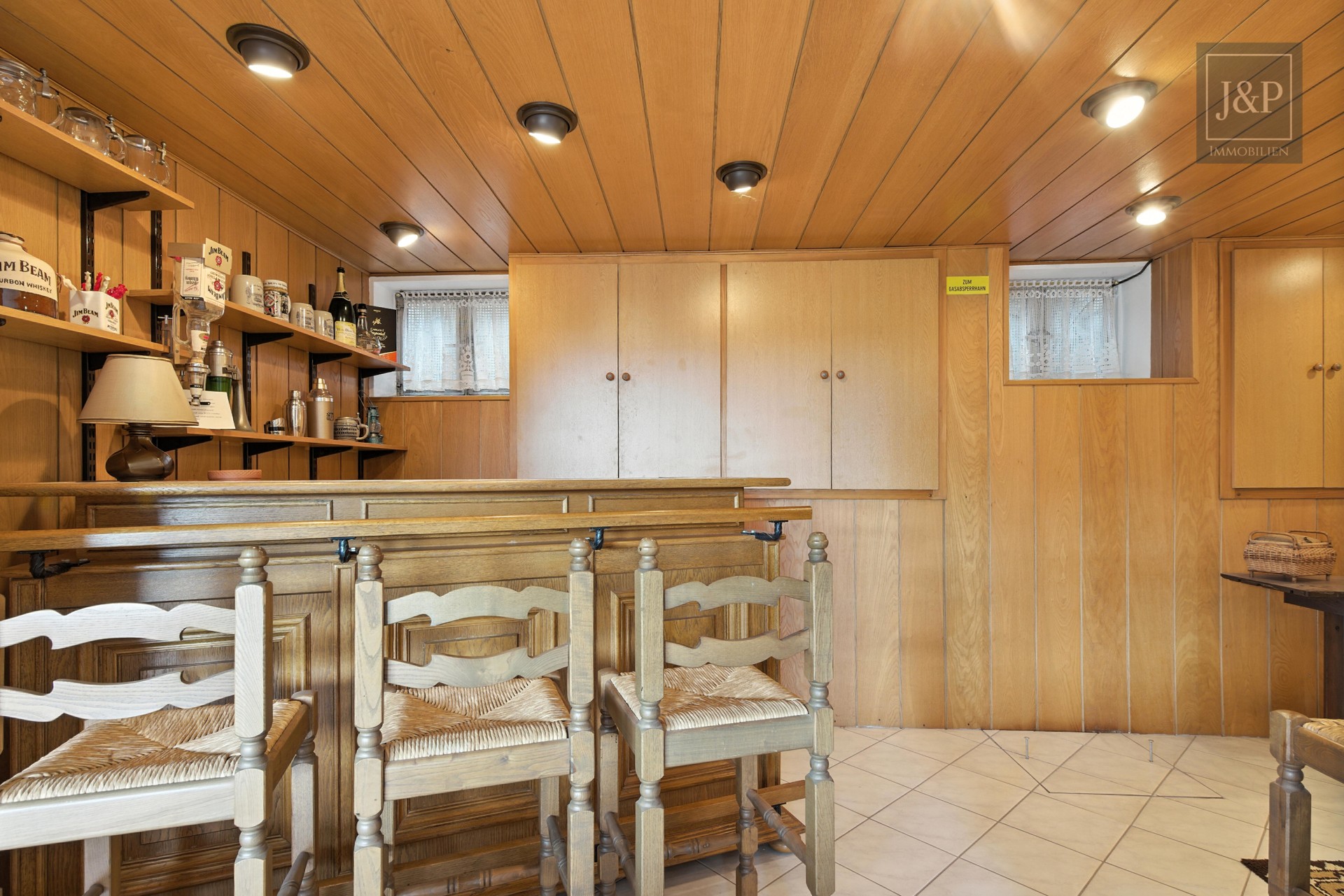 Wohnen auf einer Etage! EFH mit super Aussicht + Souterraineinheit & Ausbaureserve in Finthen - Partyraum