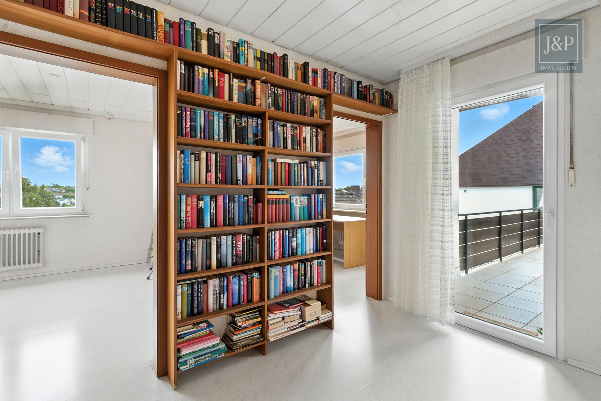 Wohnen auf einer Etage! EFH mit super Aussicht + Souterraineinheit & Ausbaureserve in Finthen - Flur