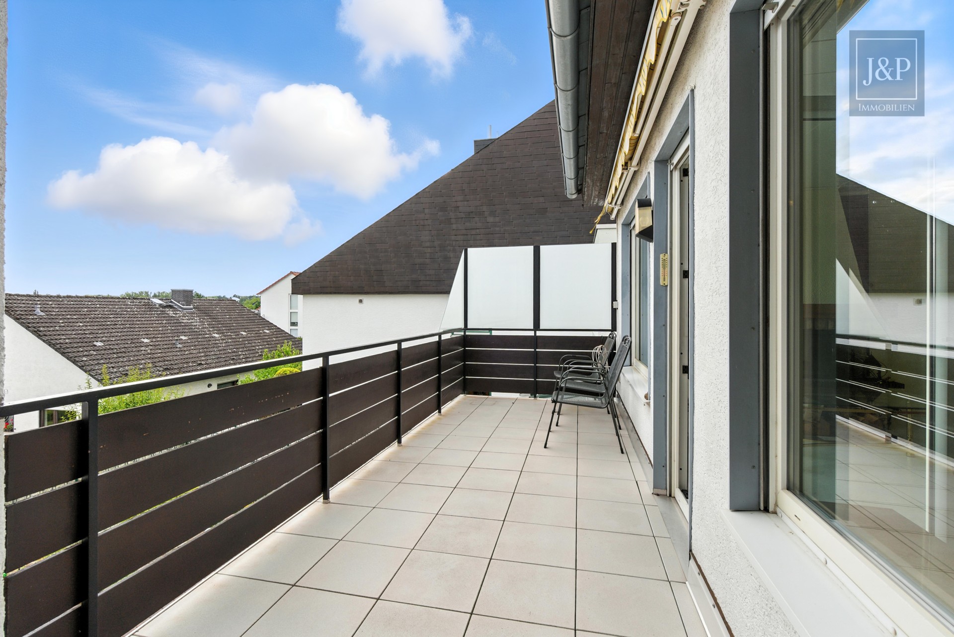 Wohnen auf einer Etage! EFH mit super Aussicht + Souterraineinheit & Ausbaureserve in Finthen - Balkon