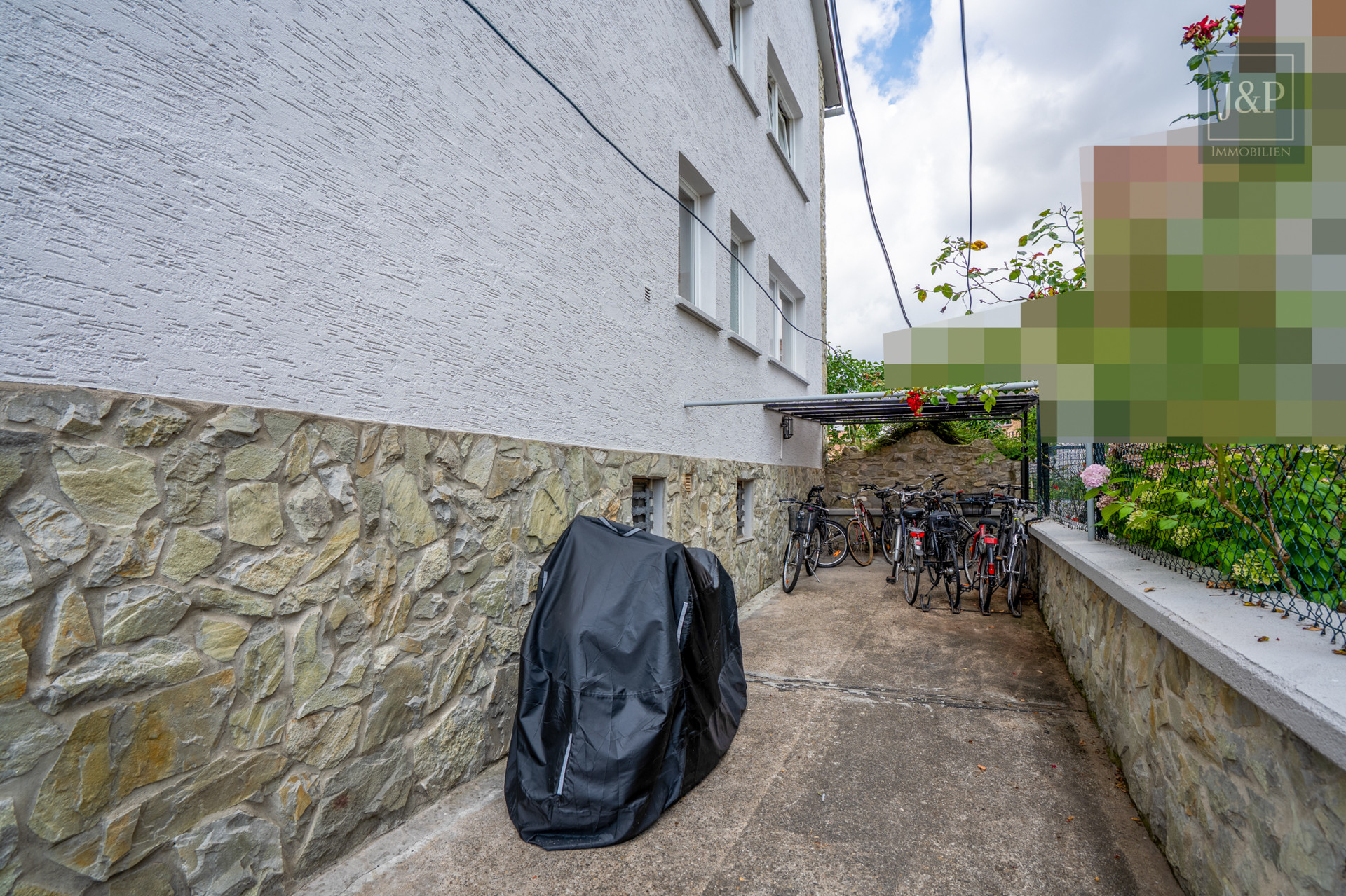 Kapitalanlage in Messenähe: Voll vermietetes Mehrfamilienhaus in Frankfurt-Rödelheim! - Fahrradplatz
