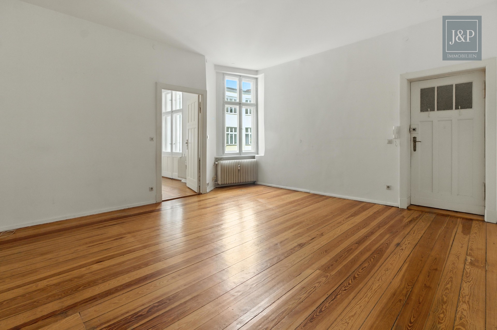 Charmante 2-Zimmer-Wohnung im Gartenhaus mit sonnigem Südbalkon – ruhig & zentral - Wohnbereich
