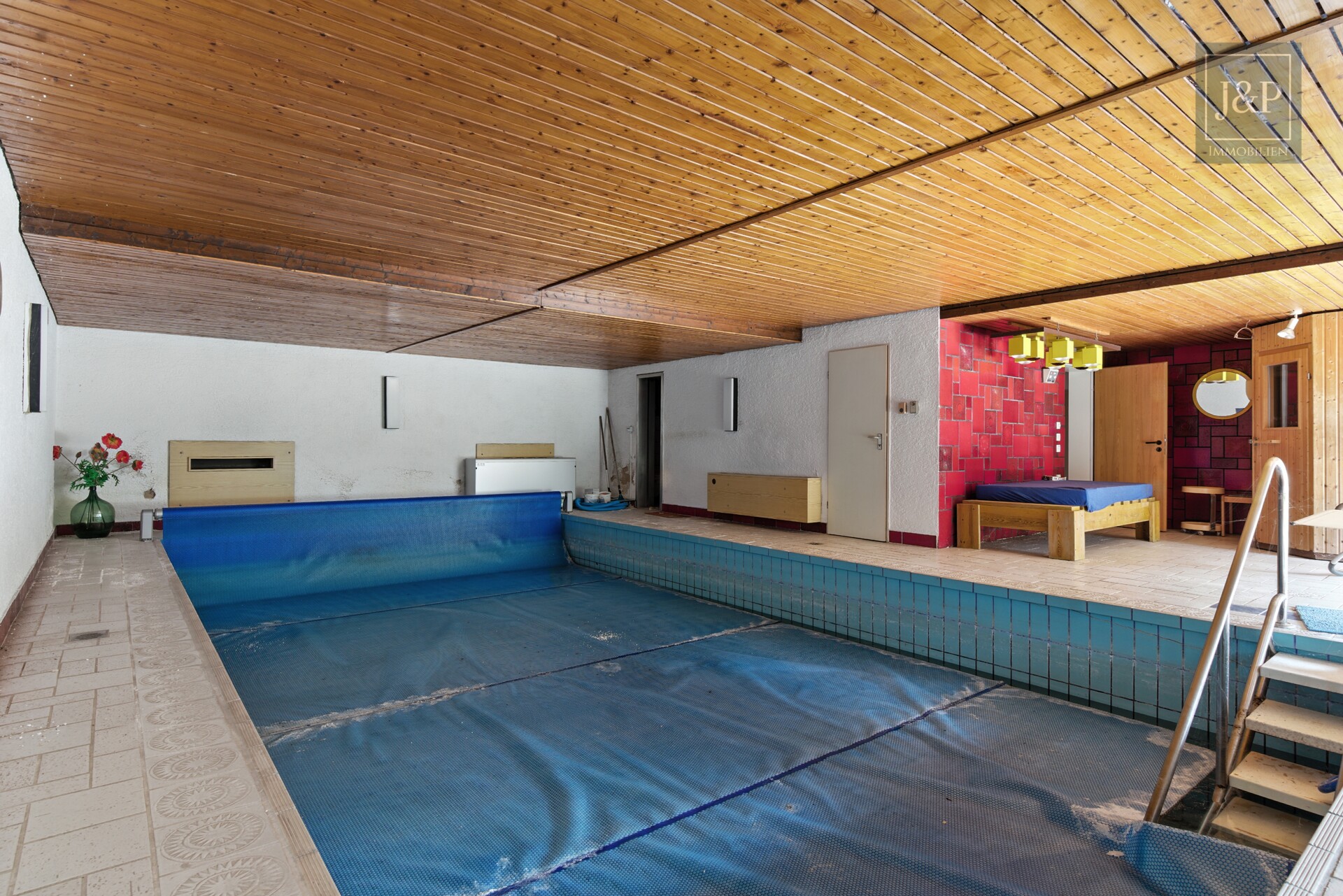 Die perfekte Grundlage für Ihren Traum in Usingen! Einfamilienhaus in ruhiger Nachbarschaft! - Schwimmbad