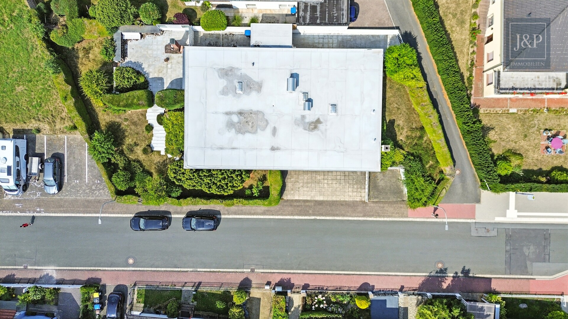 Die perfekte Grundlage für Ihren Traum in Usingen! Einfamilienhaus in ruhiger Nachbarschaft! - Vogelperspektive