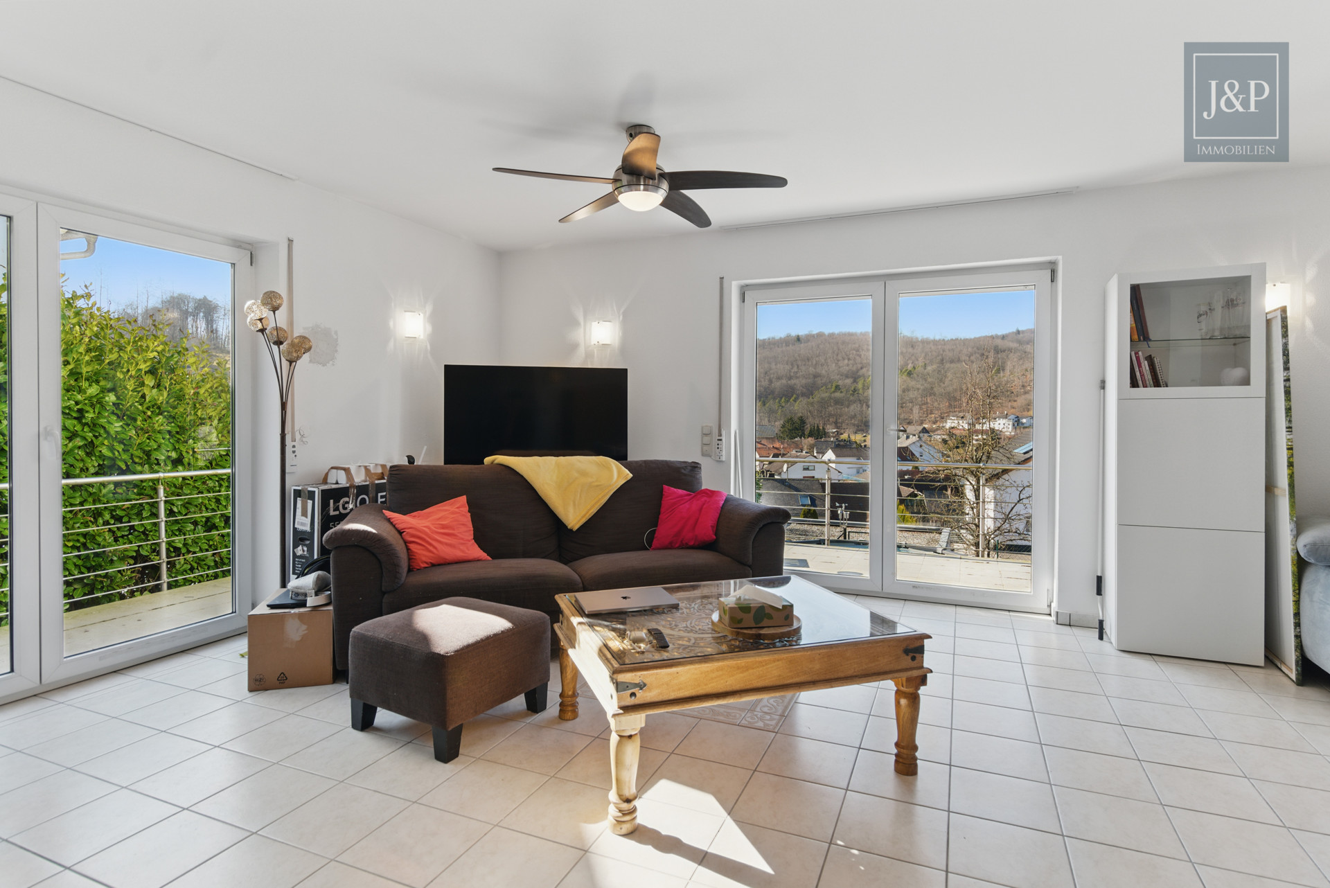 Saniertes & energetisches Einfamilienhaus mit Süd-West Balkon & tollem Blick! (ELW möglich) - Wohnen