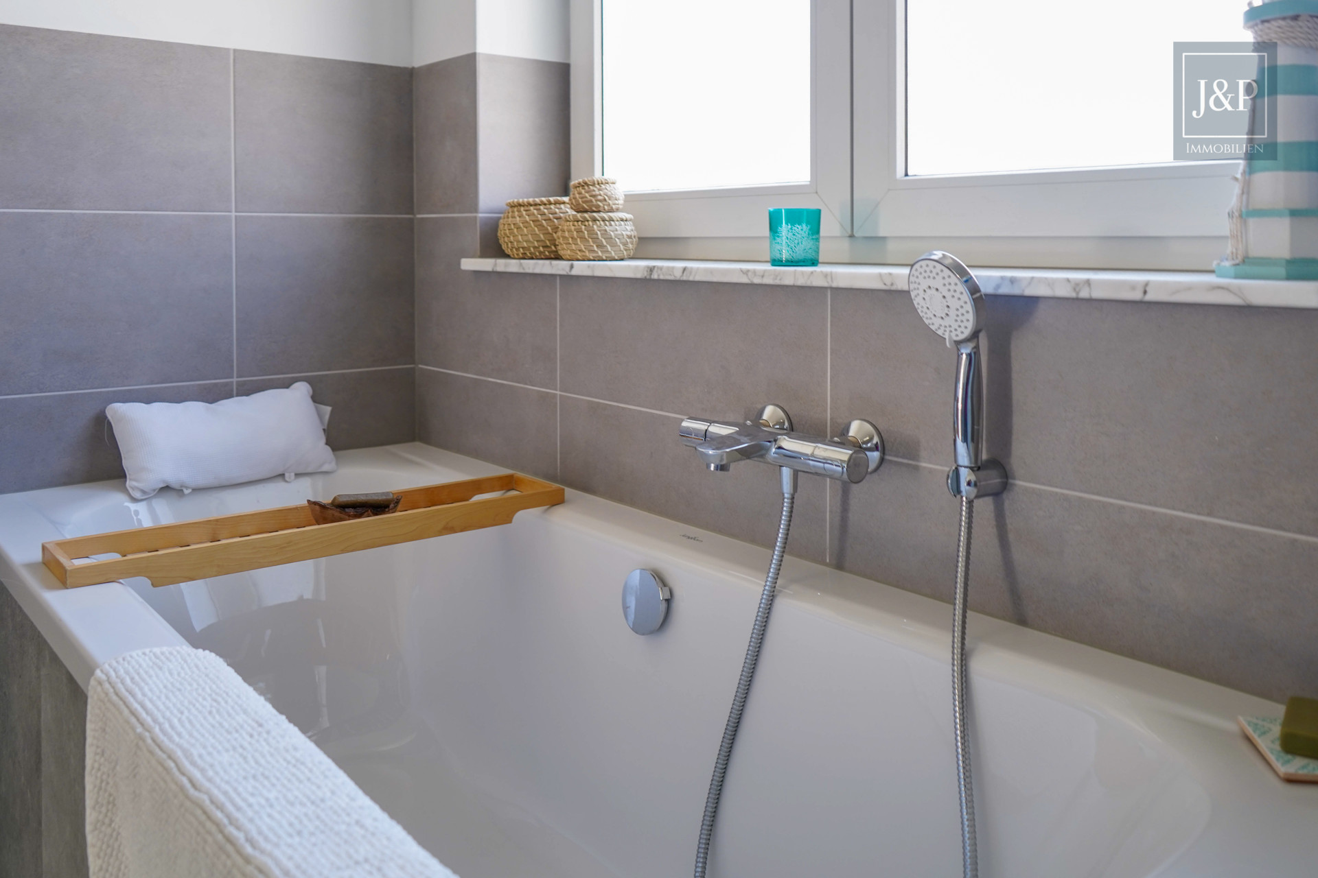 Saniertes & energetisches Einfamilienhaus mit Süd-West Balkon & tollem Blick! (ELW möglich) - Bad OG Detail