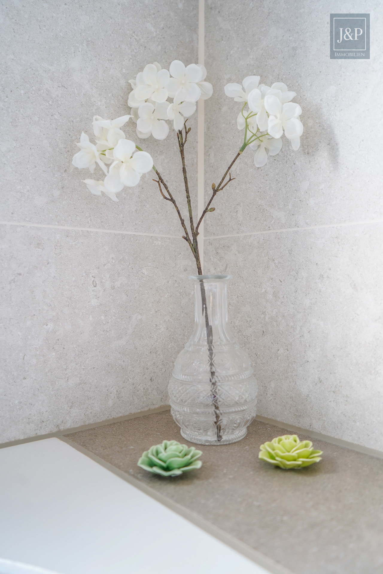 Saniertes & energetisches Einfamilienhaus mit Süd-West Balkon & tollem Blick! (ELW möglich) - Bad OG Detail