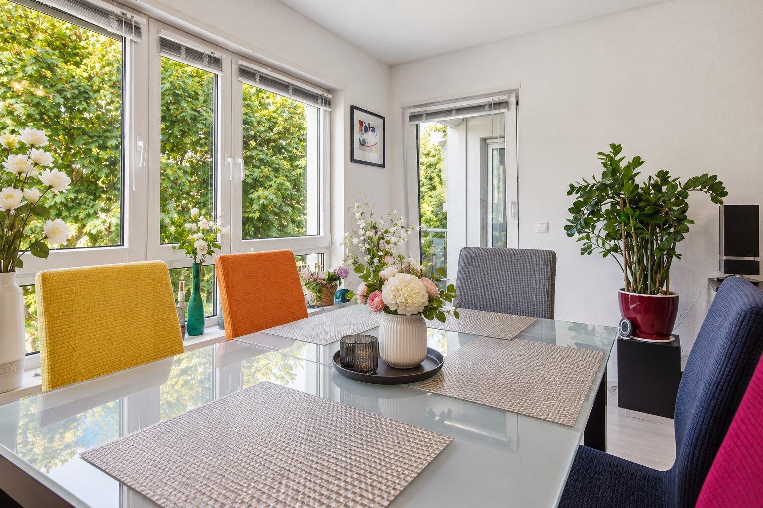 Modernisierte 2-ZBK in Preungesheim mit Loggia, Grünblick & Tiefgaragenstellplatz - Essbereich