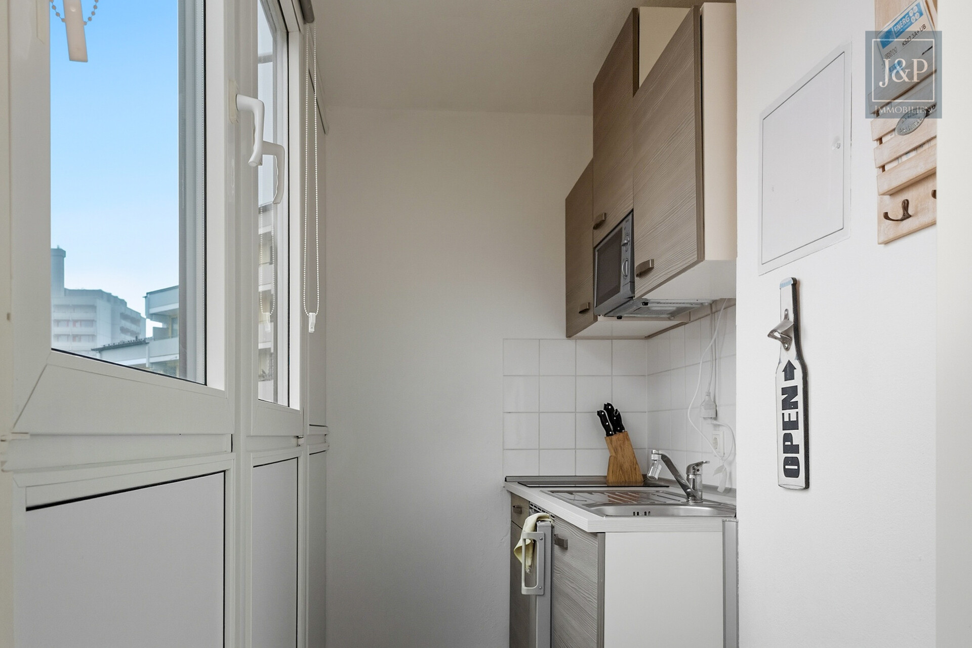 Charmante, lichtdurchflutete Wohnung im 5. OG mit Stellplatz - Küche