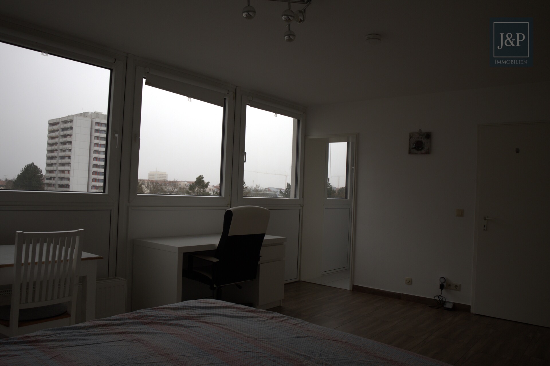 Charmante, lichtdurchflutete Wohnung im 5. OG mit Stellplatz - Schlaf-und Wohnzimmer