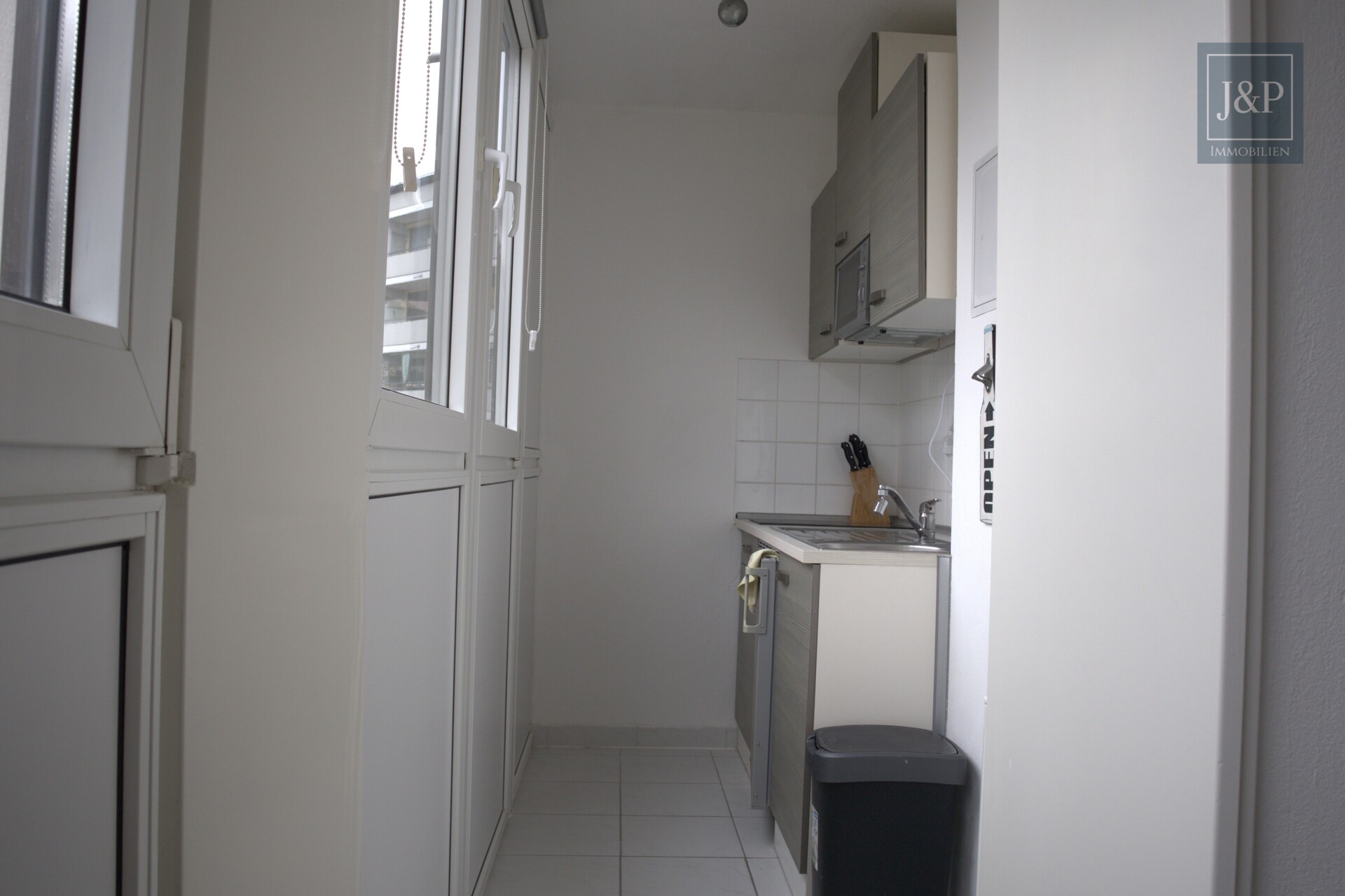 Charmante, lichtdurchflutete Wohnung im 5. OG mit Stellplatz - Küche