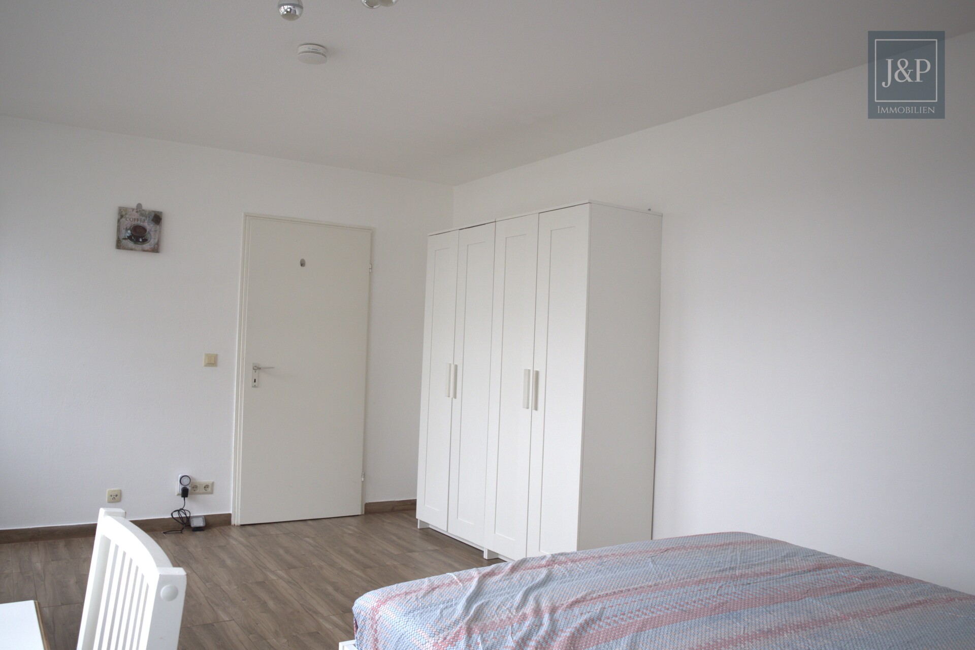 Charmante, lichtdurchflutete Wohnung im 5. OG mit Stellplatz - Schlaf -und Wohnzimmer