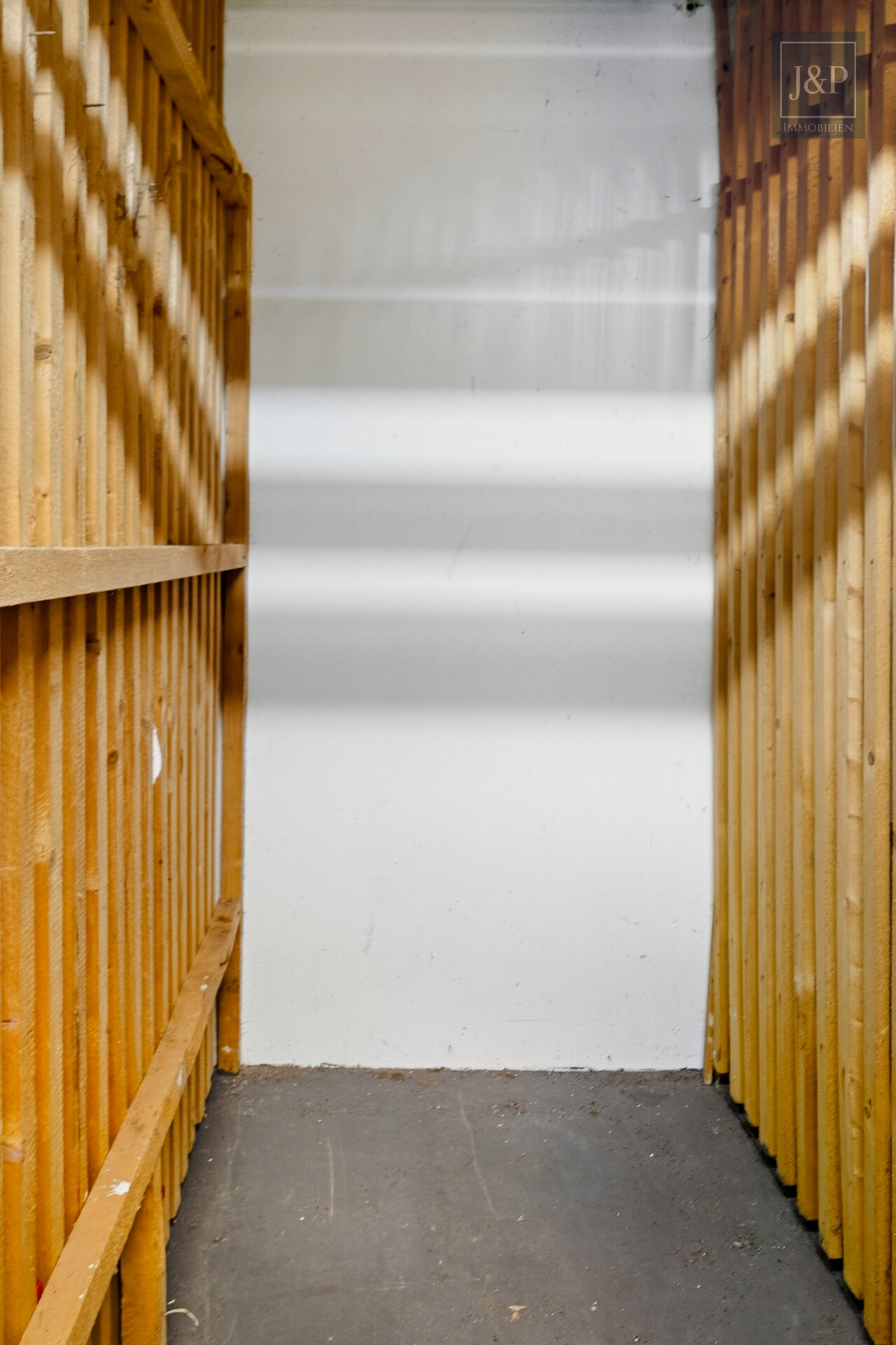 Charmante, lichtdurchflutete Wohnung im 5. OG mit Stellplatz - Kellerabteil