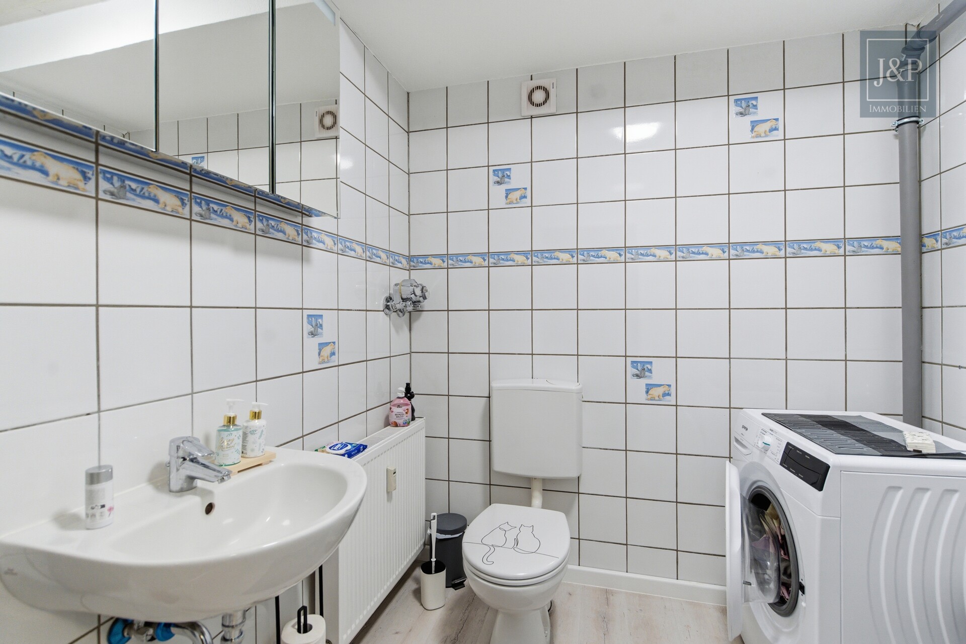 Modernisiert, zentral, voll-vermietet: Attraktives Mehrfamilienensemble in Altenstadt-Höchst! - Wohnung 1