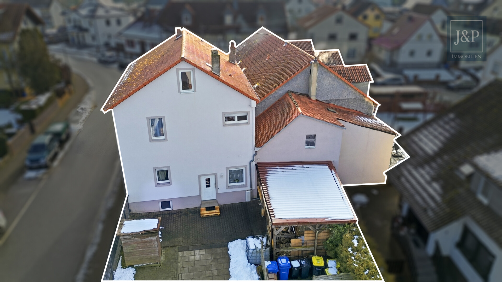 Modernisiert, zentral, voll-vermietet: Attraktives Mehrfamilienensemble in Altenstadt-Höchst! - Luftaufnahme