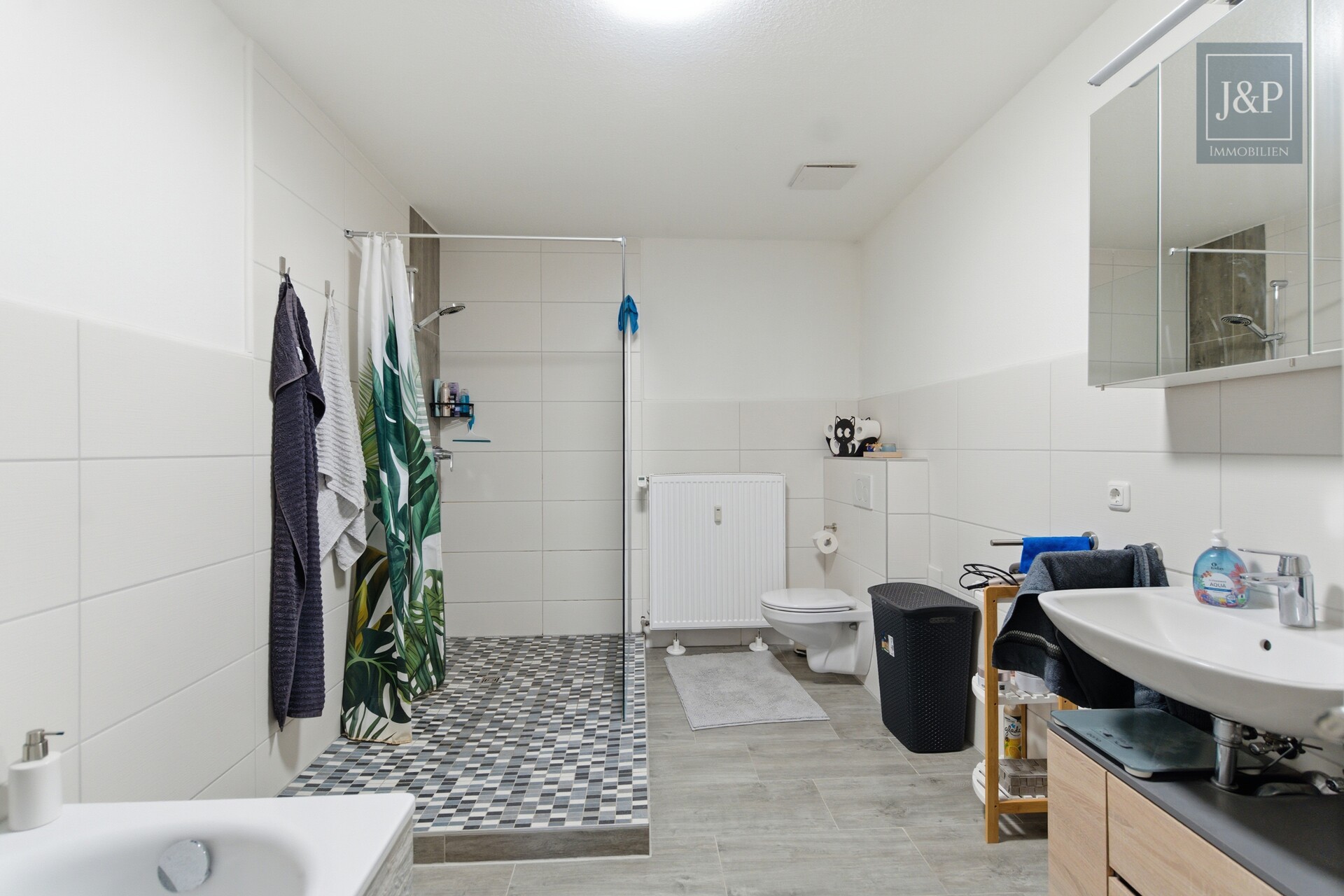 Modernisiert, zentral, voll-vermietet: Attraktives Mehrfamilienensemble in Altenstadt-Höchst! - Wohnung 1