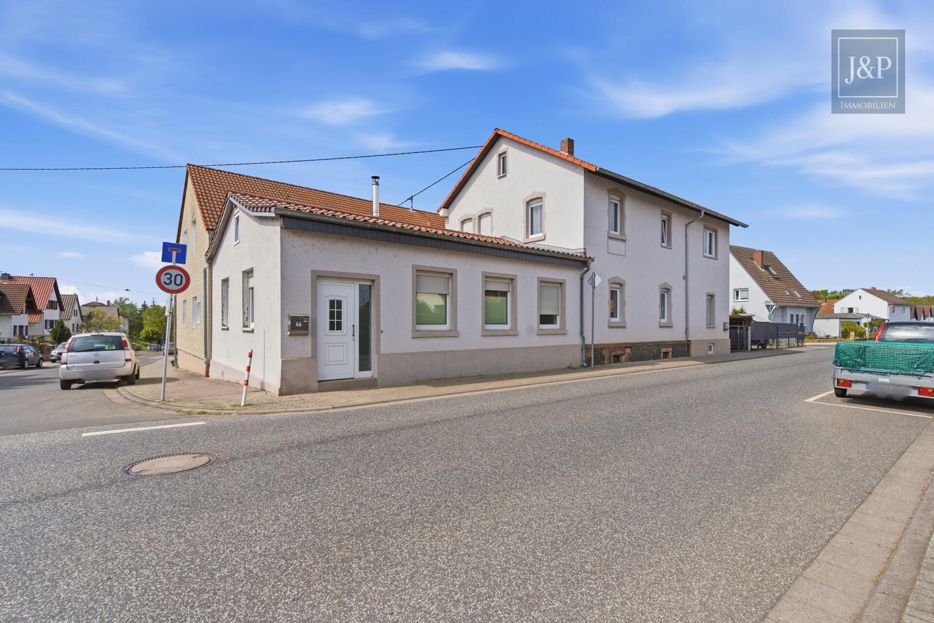 6,7% Mietrendite: Modernisiertes Mehrfamilienensemble in Altenstadt-Höchst! - Außenansicht