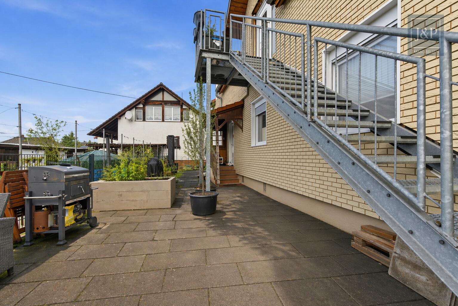 6,7% Mietrendite: Modernisiertes Mehrfamilienensemble in Altenstadt-Höchst! - Außenansicht