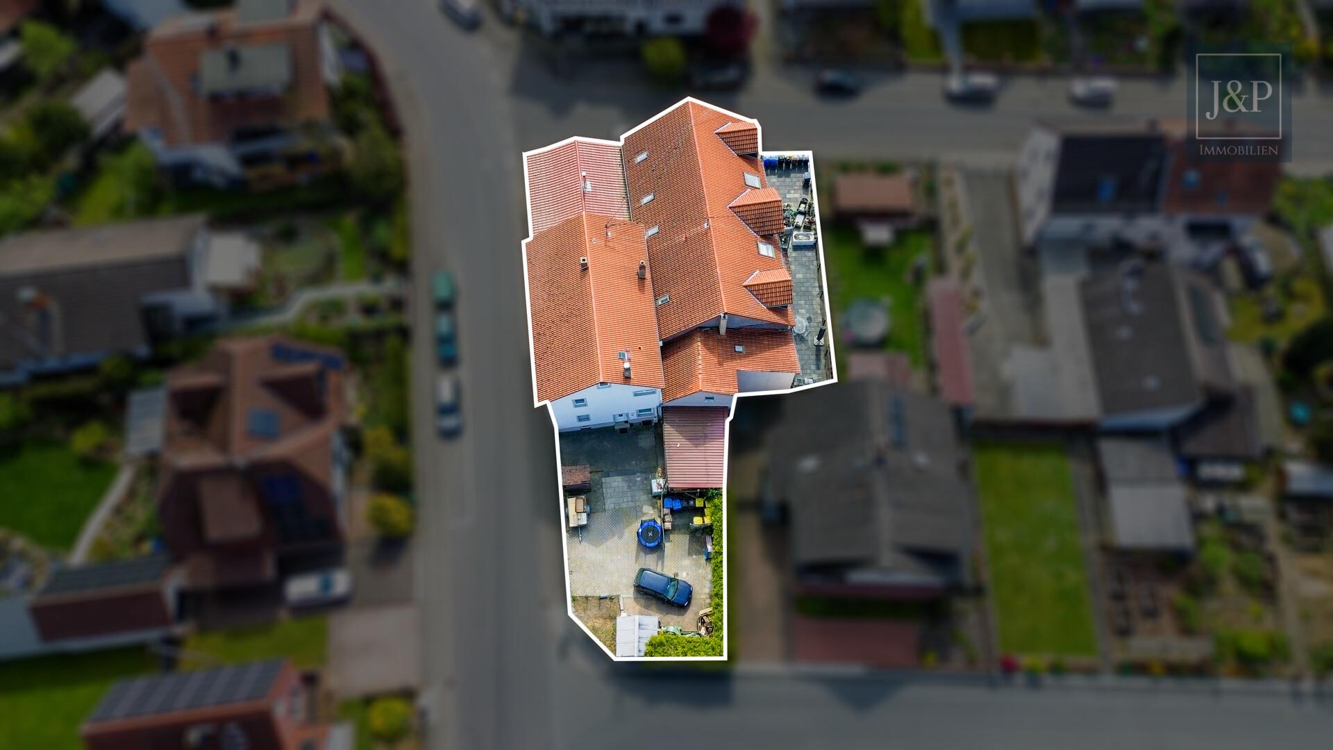 6,7% Mietrendite: Modernisiertes Mehrfamilienensemble in Altenstadt-Höchst! - Luftaufnahme
