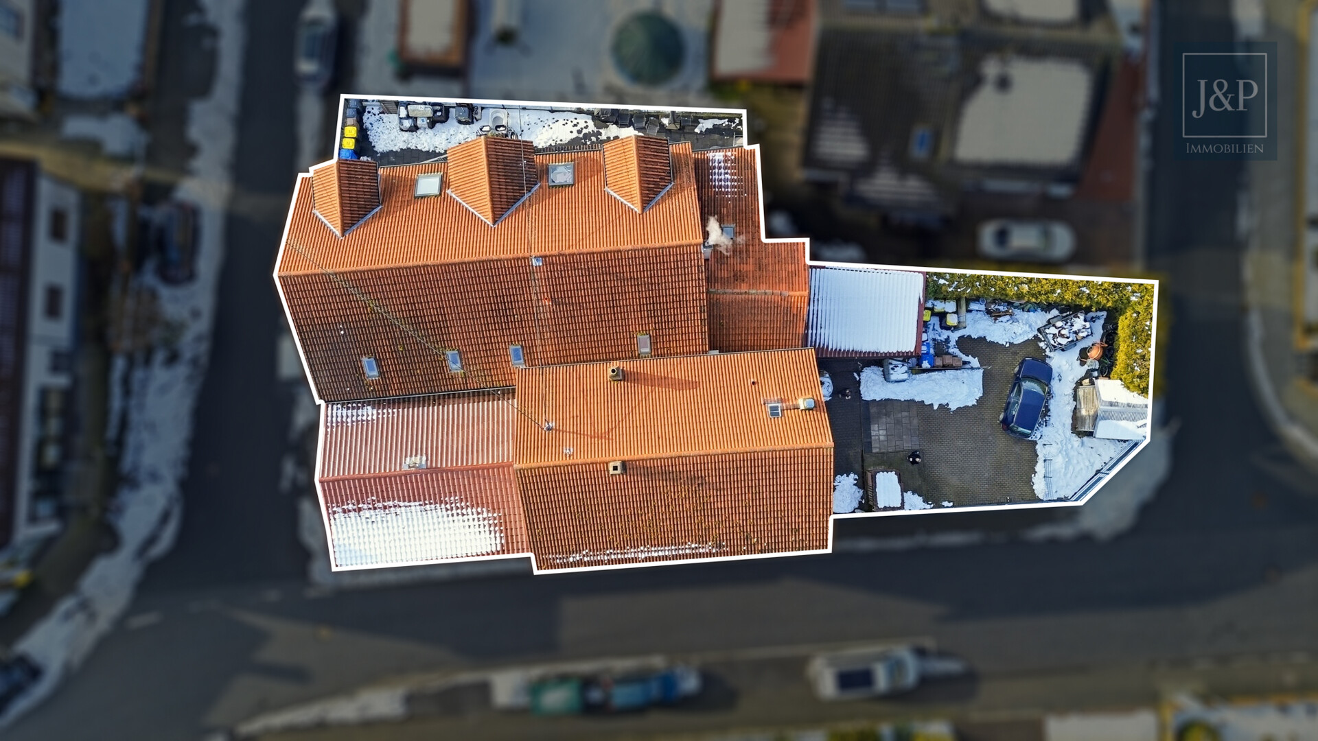 Modernisiert, zentral, voll-vermietet: Attraktives Mehrfamilienensemble in Altenstadt-Höchst! - Luftaufnahme