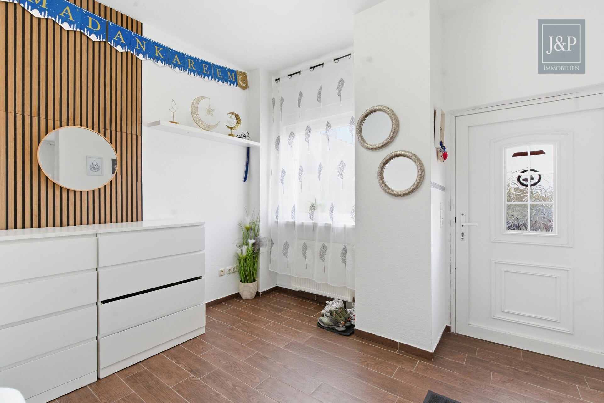 Modernisiert, zentral, voll-vermietet: Attraktives Mehrfamilienensemble in Altenstadt-Höchst! - Wohnung 2