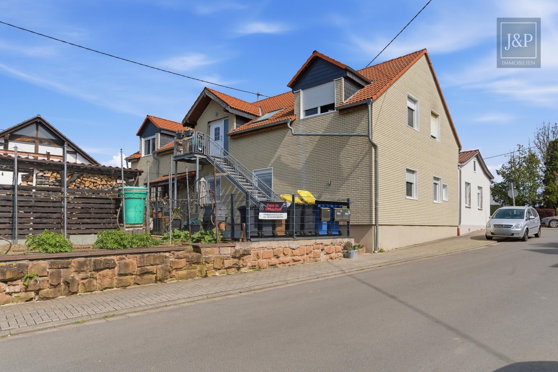 6,7% Mietrendite: Modernisiertes Mehrfamilienensemble in Altenstadt-Höchst! - Außenansicht