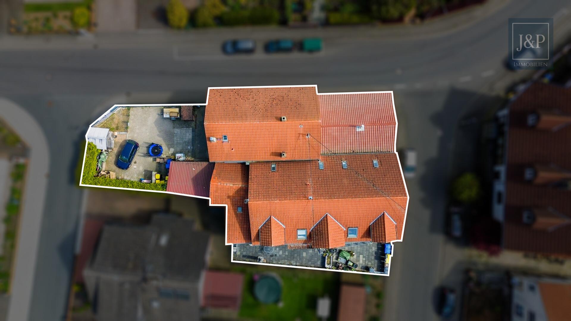 6,7% Mietrendite: Modernisiertes Mehrfamilienensemble in Altenstadt-Höchst! - Luftaufnahme