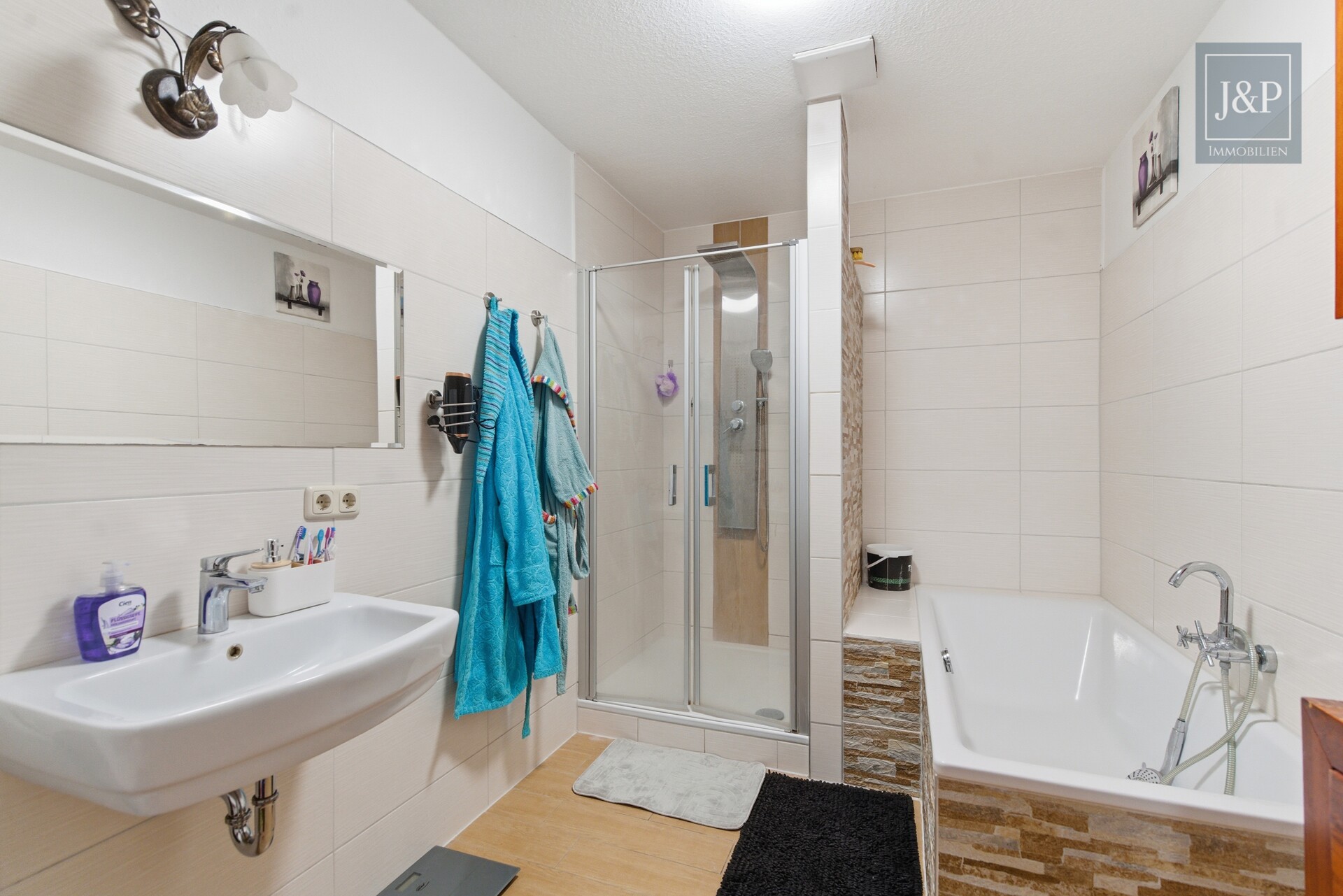 Modernisiert, zentral, voll-vermietet: Attraktives Mehrfamilienensemble in Altenstadt-Höchst! - Wohnung 2