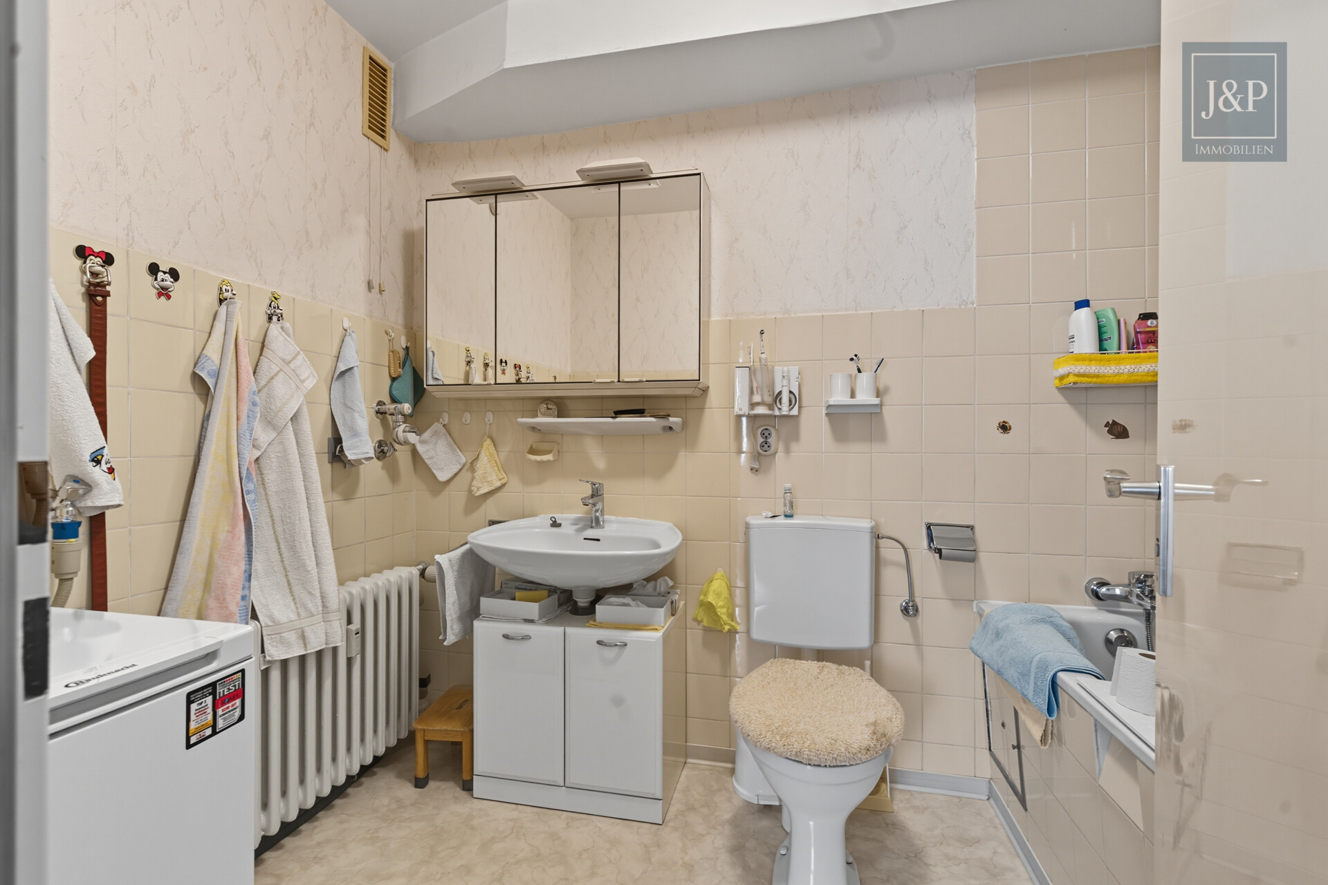 Kapitalanlage mit Weitblick – Vermietete 4-Zimmer-Wohnung in Darmstadt-Arheilgen - Badezimmer