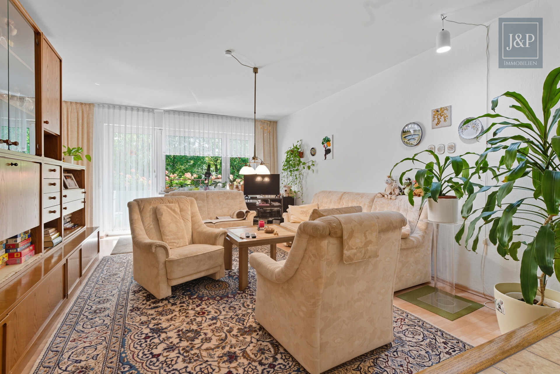 Kapitalanlage mit Weitblick – Vermietete 4-Zimmer-Wohnung in Darmstadt-Arheilgen - Wohnzimmer