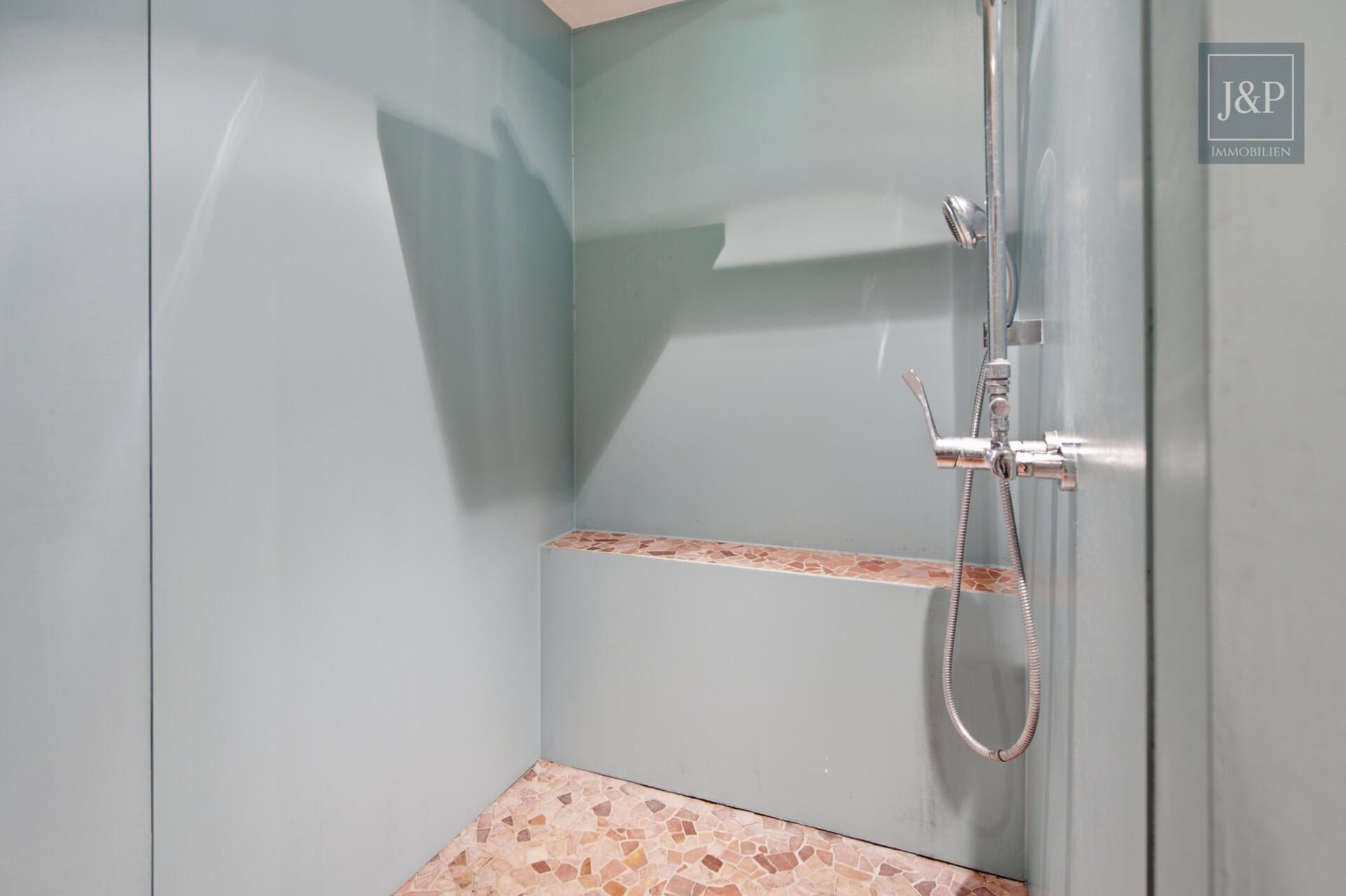 Unter Reet: Einmaliges Wohngefühl im Grünen - Dusche