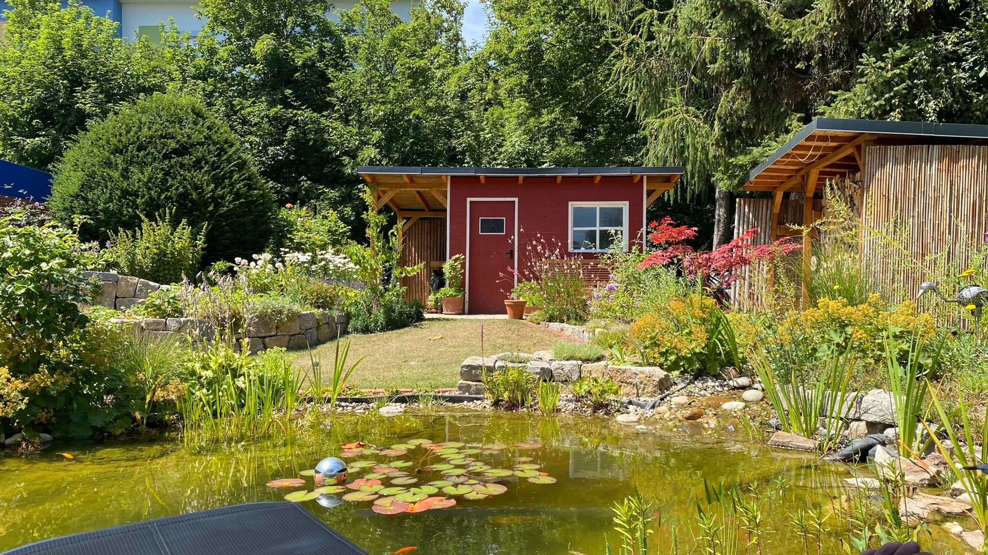 Saniertes Einfamilienhaus mit traumhafter Gartenanlage - Gartenhäuschen