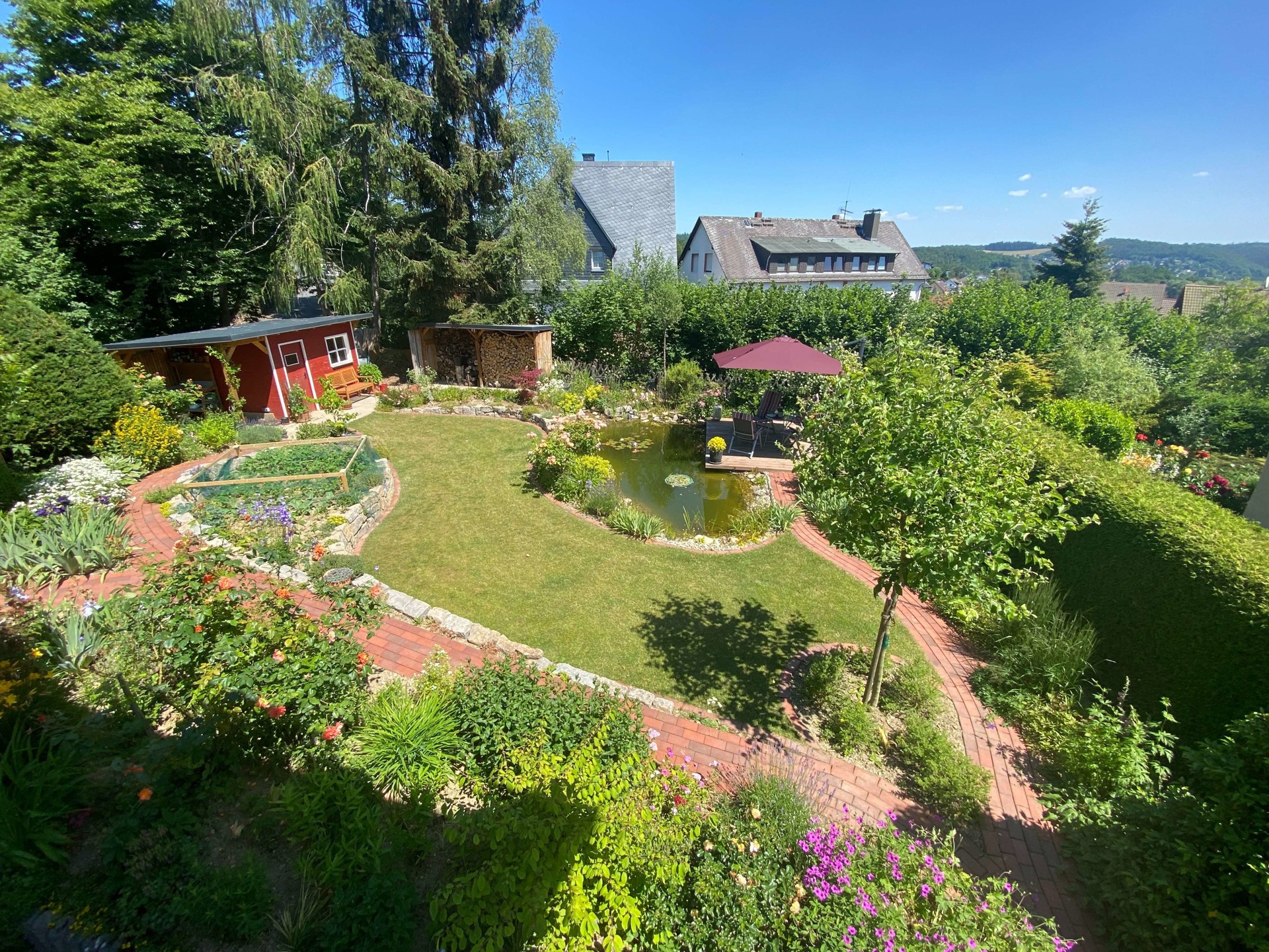 Saniertes Einfamilienhaus mit traumhafter Gartenanlage - Hauptgarten