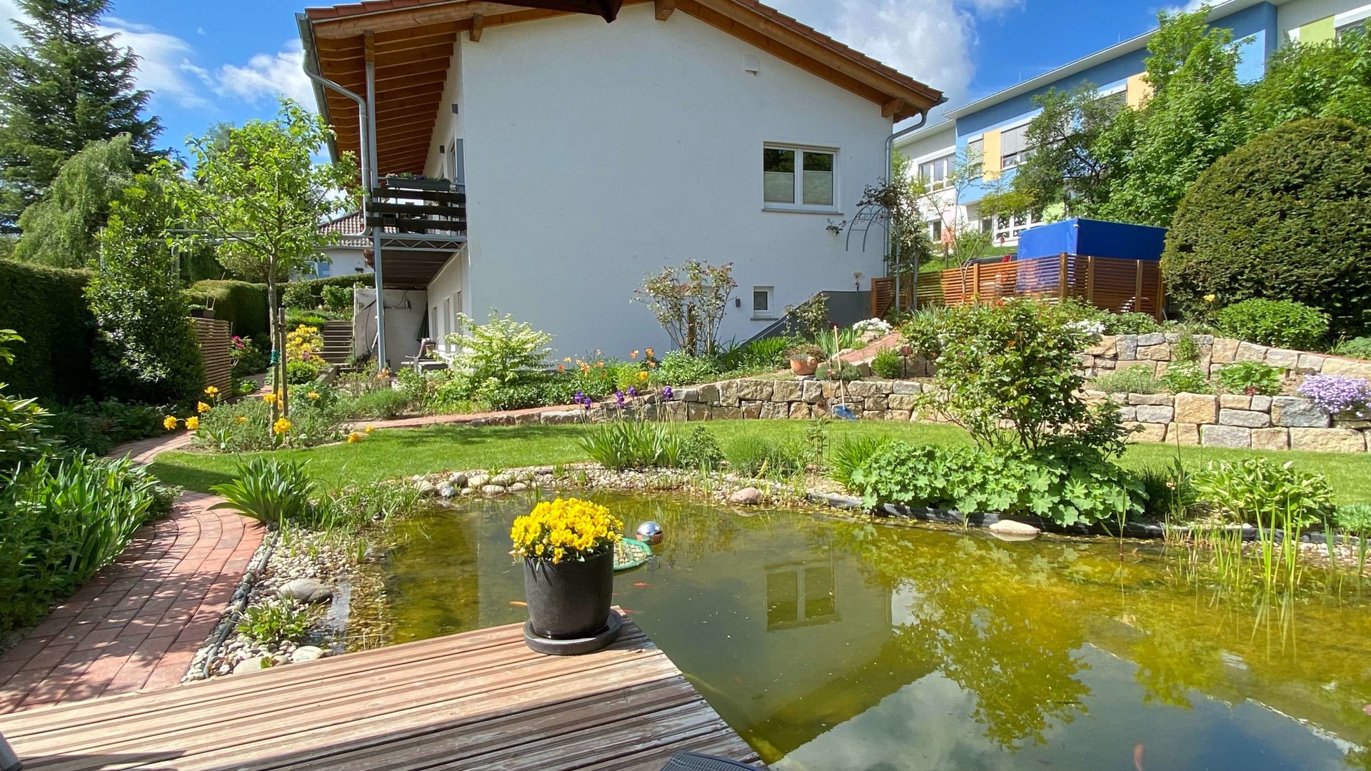 Saniertes Einfamilienhaus mit traumhafter Gartenanlage - Hausansicht